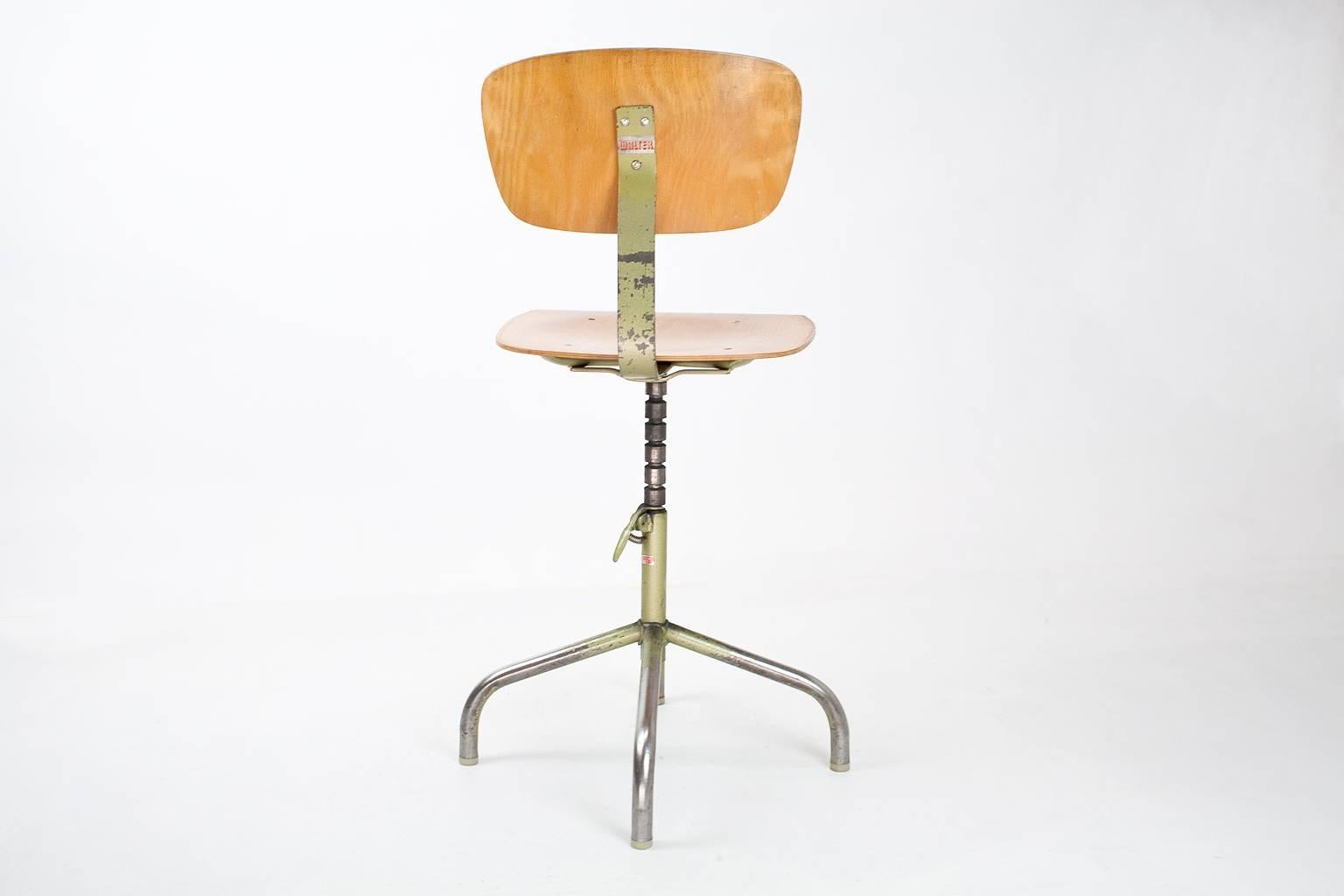 Set of eight Industrial 1960s swivel drawing board / drafting chair by Walter (DE), which can also be used as normal (desk or dining) chair, since the height is adjustable with an easy lever in steps of 3 cm.

Sold as set of eight, all in the same