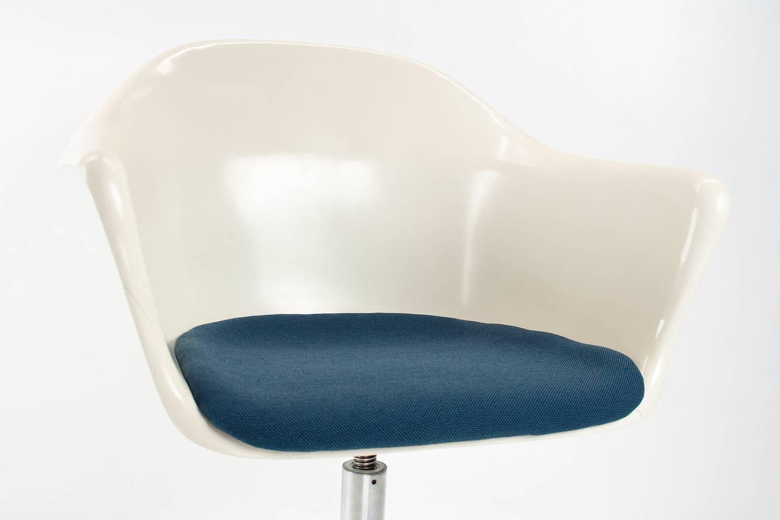 Mid-20th Century Swivel Desk Chair in Fiberglass by Schafer for Interlubke, Germany, 1960s