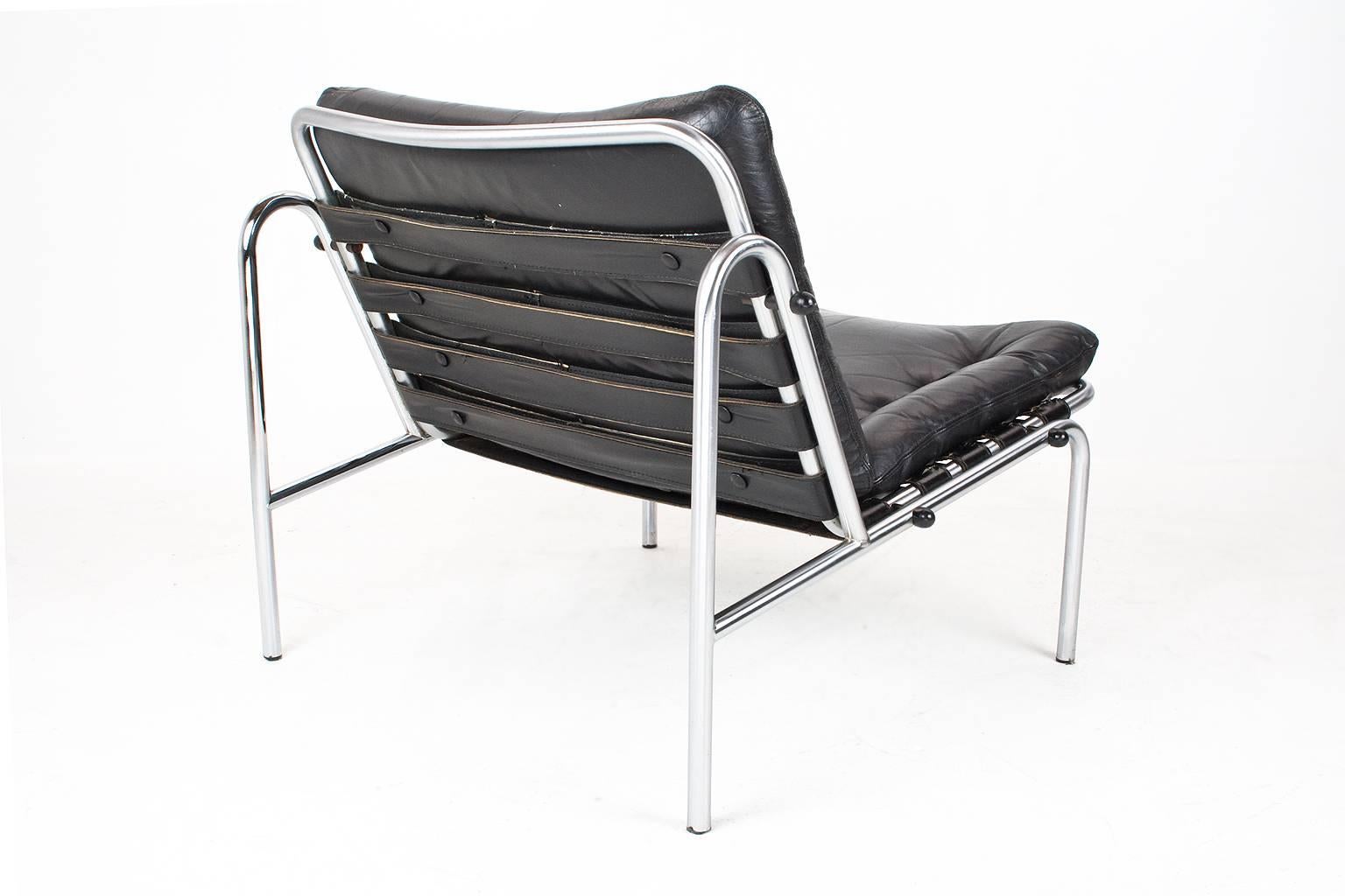 Original black leather Martin Visser lounge chair, model Kyoto (SZ07), designed in 1969 as part of the Osaka series for the world fair in Japan (Osaka); and part of the Spectrum collection from 1969-1974, midcentury Dutch desgin. We have 2 in stock.