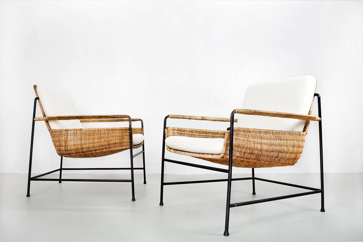 Set of Mid-Century Modern European lounge chairs by Herta Maria Witzemann (1918-1999) for Wilde and Spieth in 1954 Germany. De set has mild and only aesthetic traces of use, the front of the seating has be restored and strengthened with new rattan