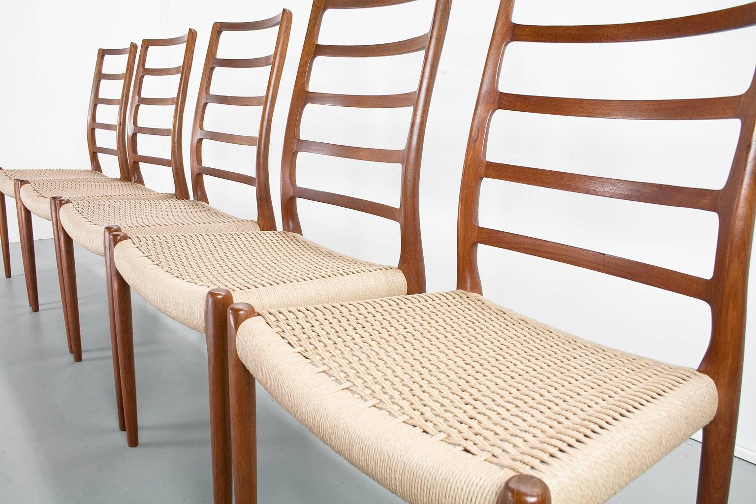 Oiled Set of 5 Scandinavian Modern Chairs in teak and paper cord by Niels Moller