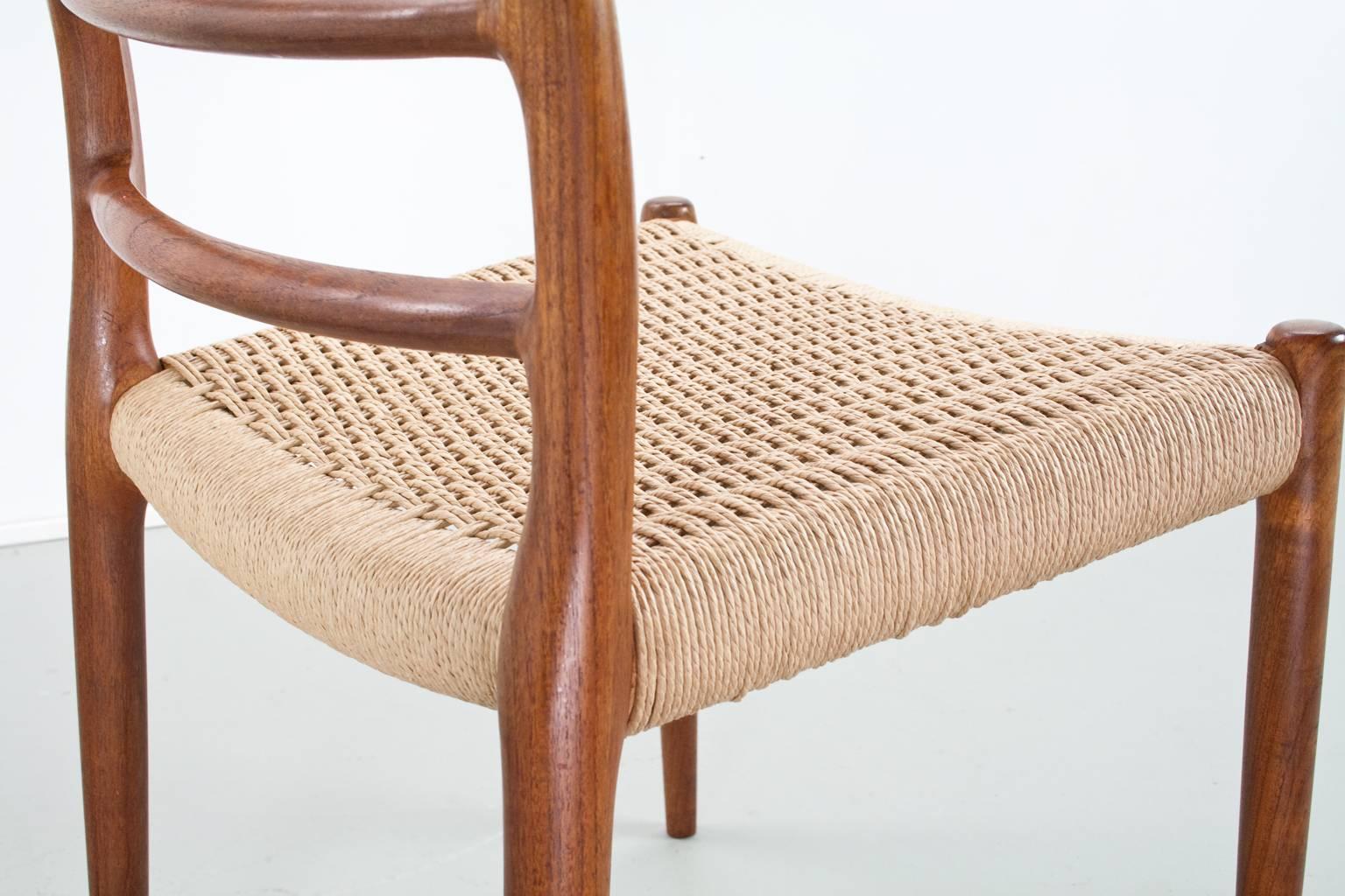 Teak Set of 5 Scandinavian Modern Chairs in teak and paper cord by Niels Moller