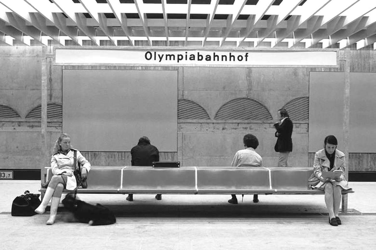 Bench in Fiberglass and Aluminium by Friso Kramer for Wilkhahn, Germany, 1967 For Sale 3
