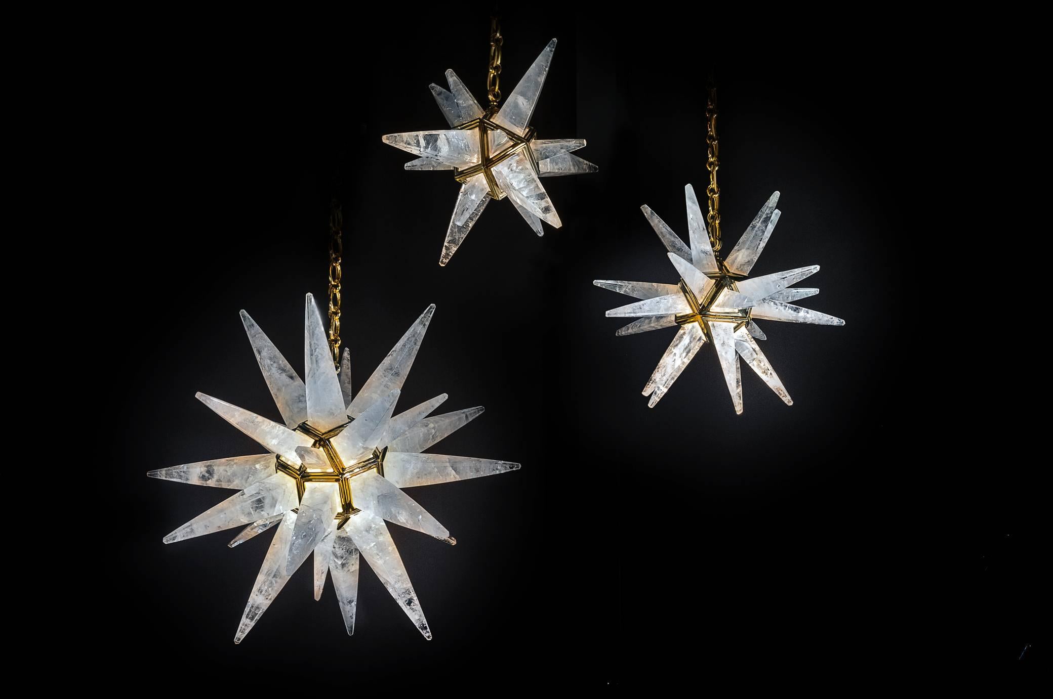 Since 2011 Alexandre Vossion was the first who made this model only in rock crystal after an Art Deco model. (Which is made only in glass).
This rock crystal quartz star lighting is made in France.
Rock crystal star light gold edition.
On this