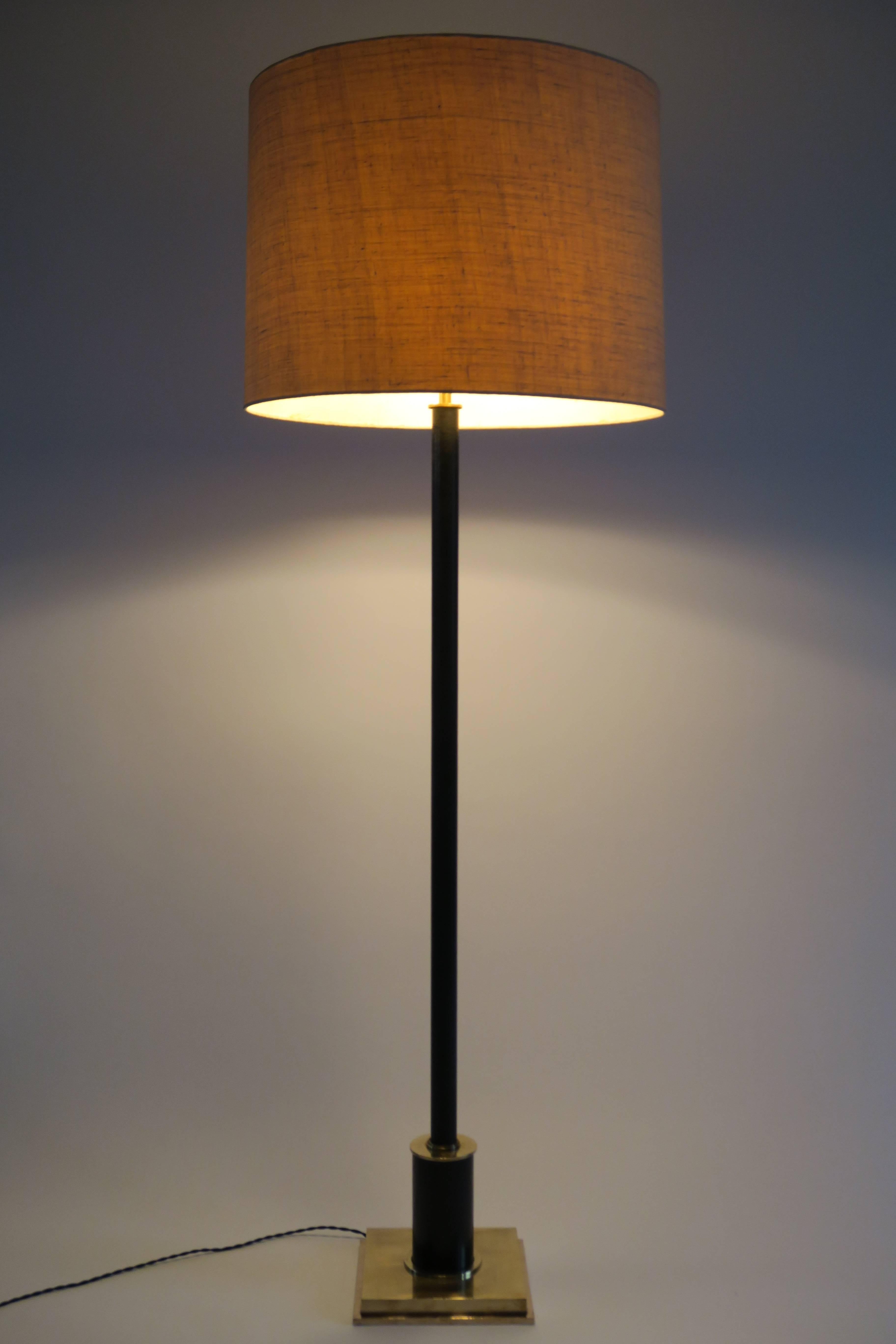 Chic pair of floor lamp in brass covered in leather, date the 1960s, neoclassic style , each lamp have four sockets and can modulate the light in several directions, original fabric for the lampshade in a natural silk fabric and at the top in