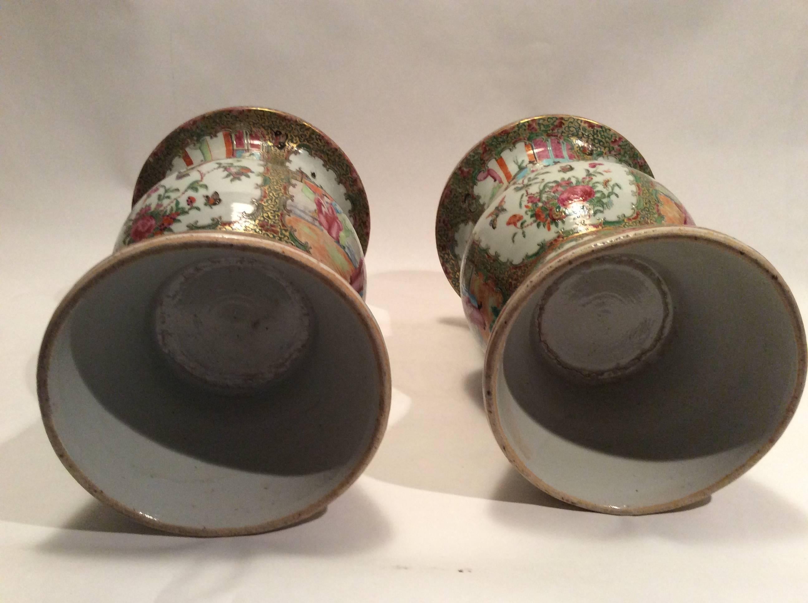 Pair of 19th Century Chinese Famille Rose Vases For Sale 1