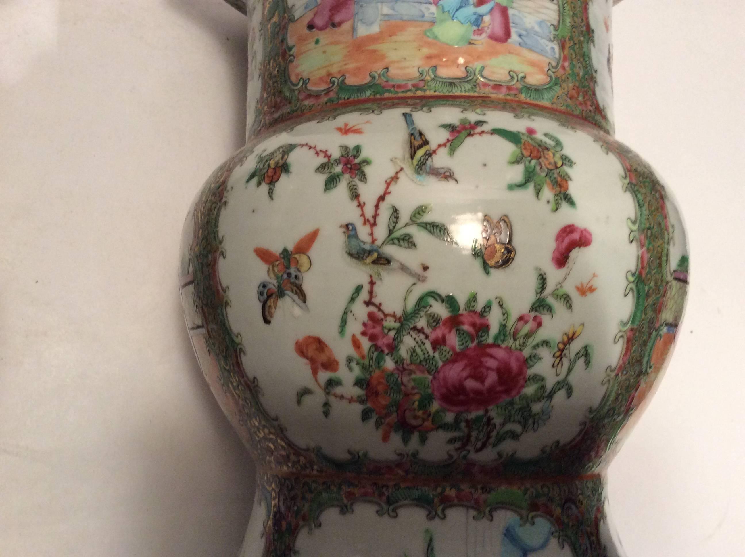 Pair of 19th Century Chinese Famille Rose Vases For Sale 3