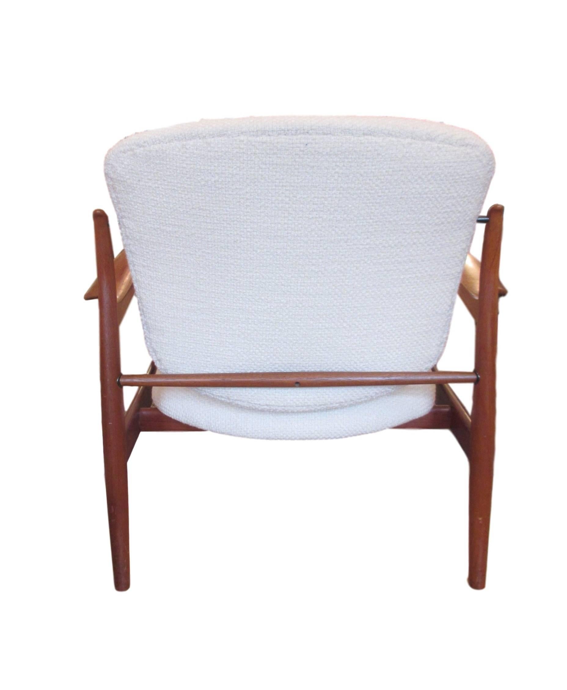 Set of Two Easy FD 136 Chairs by Finn Juhl, Denmark In Excellent Condition For Sale In Brussels, BE