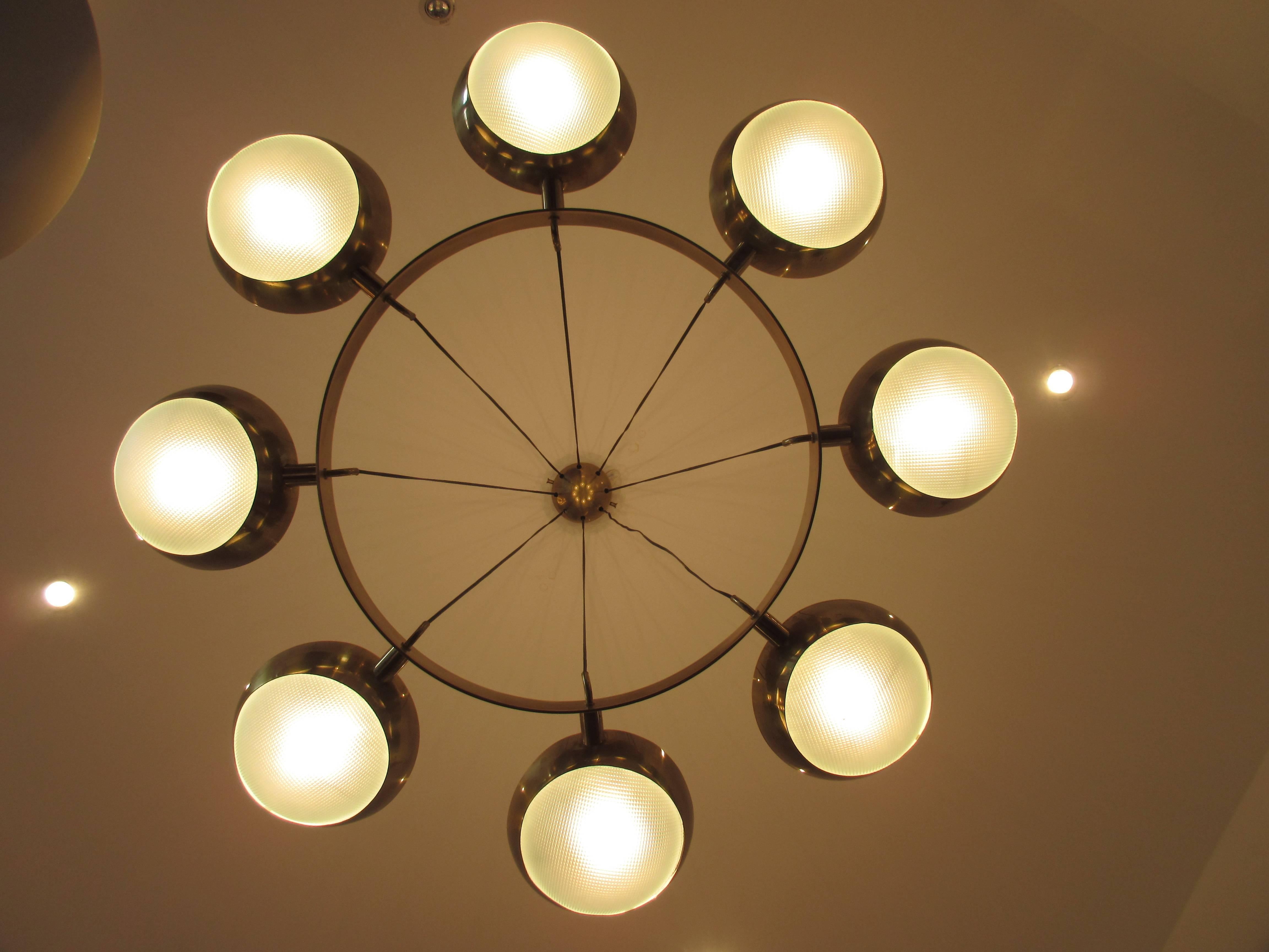 Mid-Century Polished Brass Chandelier by Gino Sarfatti In Good Condition In Brussels, BE