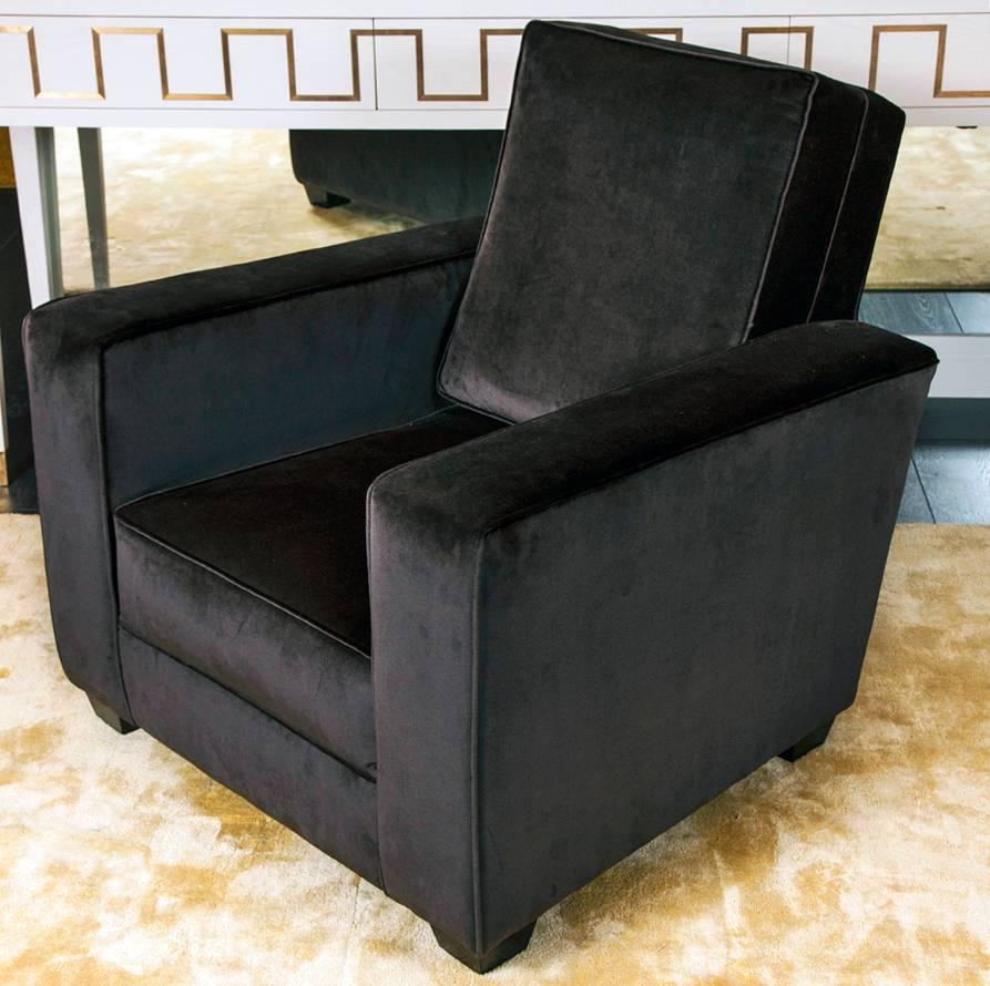 Pair of large vintage Art Deco armchairs. Reupholstered with black velvet.

Good vintage condition.