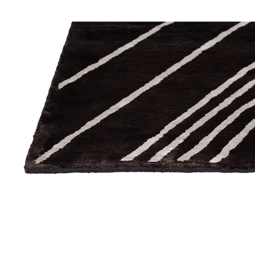 Black Hand Knotted Viscose Linear Geometric Rug In Excellent Condition For Sale In London, GB