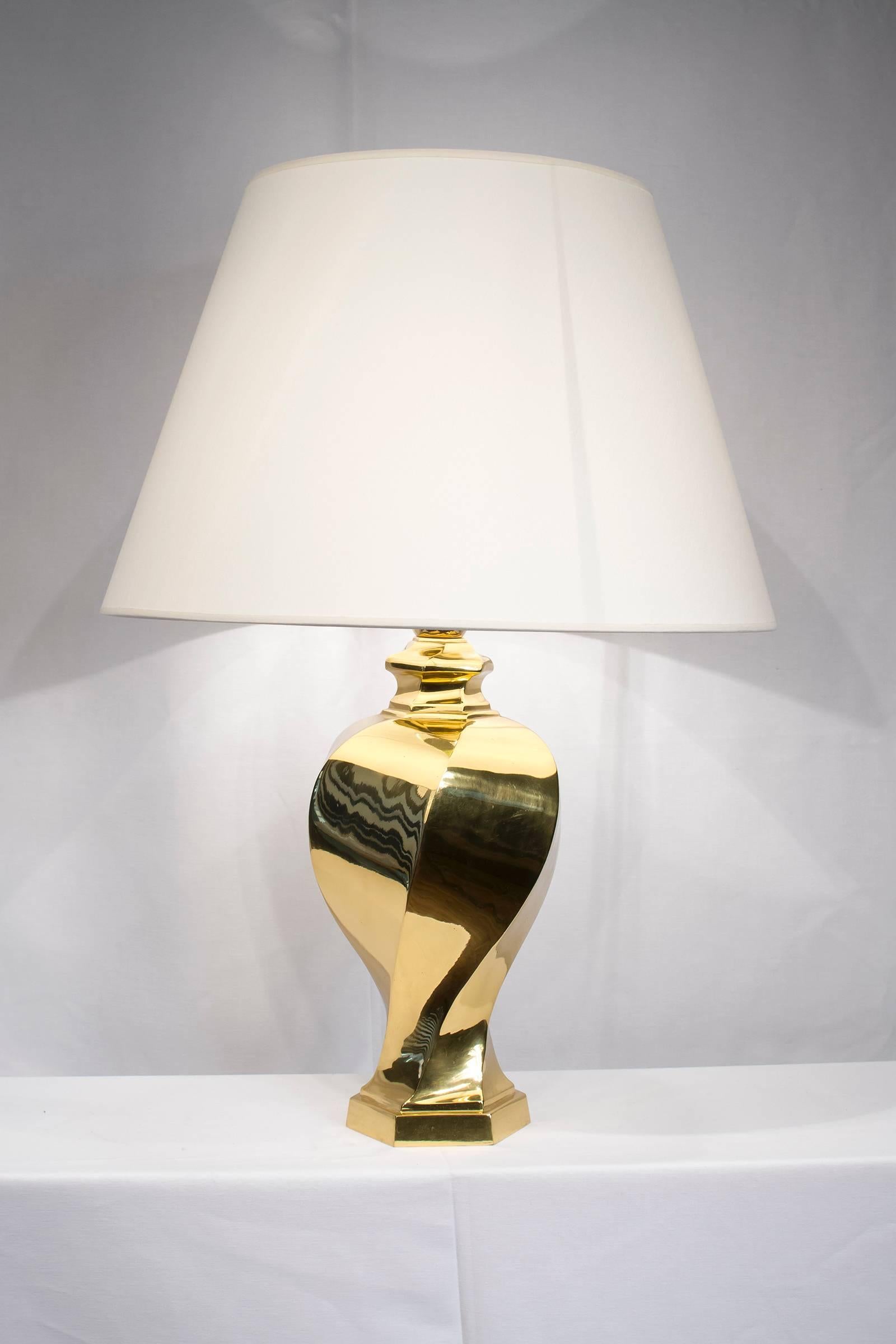 Brass twisted jar form table lamps. Included shades.

Please contact us for delivery details.