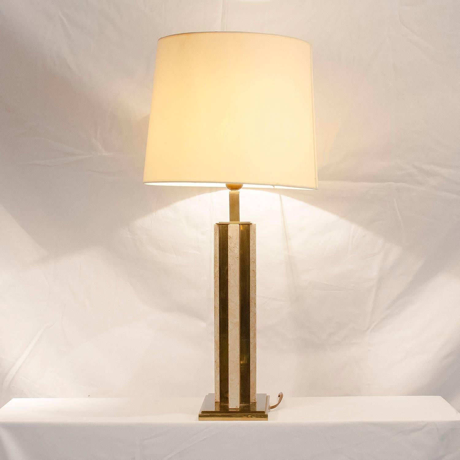 French Travertine and Brass Table Lamp, 1970s In Excellent Condition For Sale In Brussels, Brussels