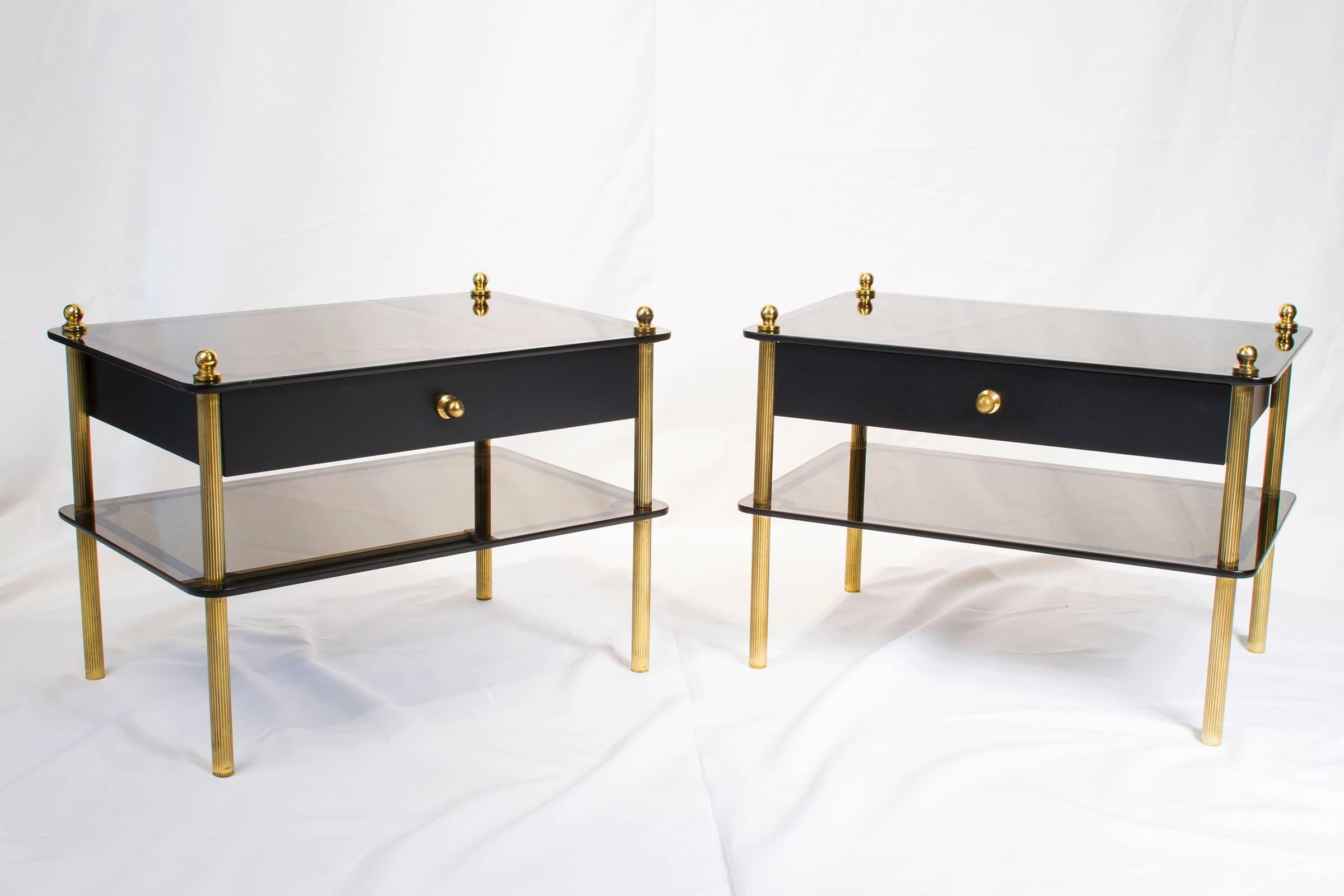 Pair of French mirrored nightstands, 1970s. Each table is composed of a drawer and two mirrored bronze shelves, decorated with a black frame.

Please look at our storefront page to browse our entire collection.
Please contact us for delivery