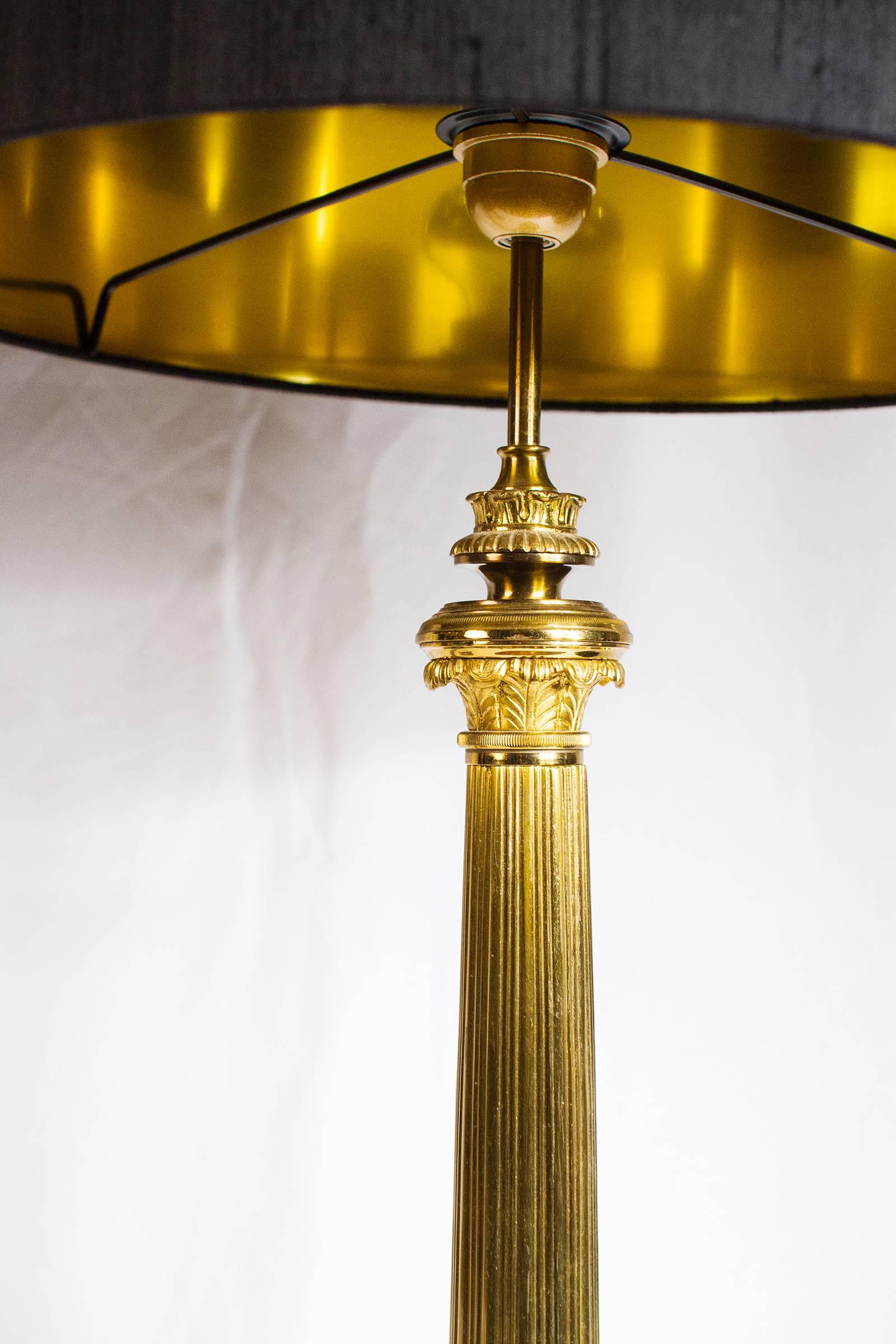 Grand Ensemble of Empire Style Triple Lion Paw Gilded Table Lamps In Excellent Condition In Brussels, Brussels