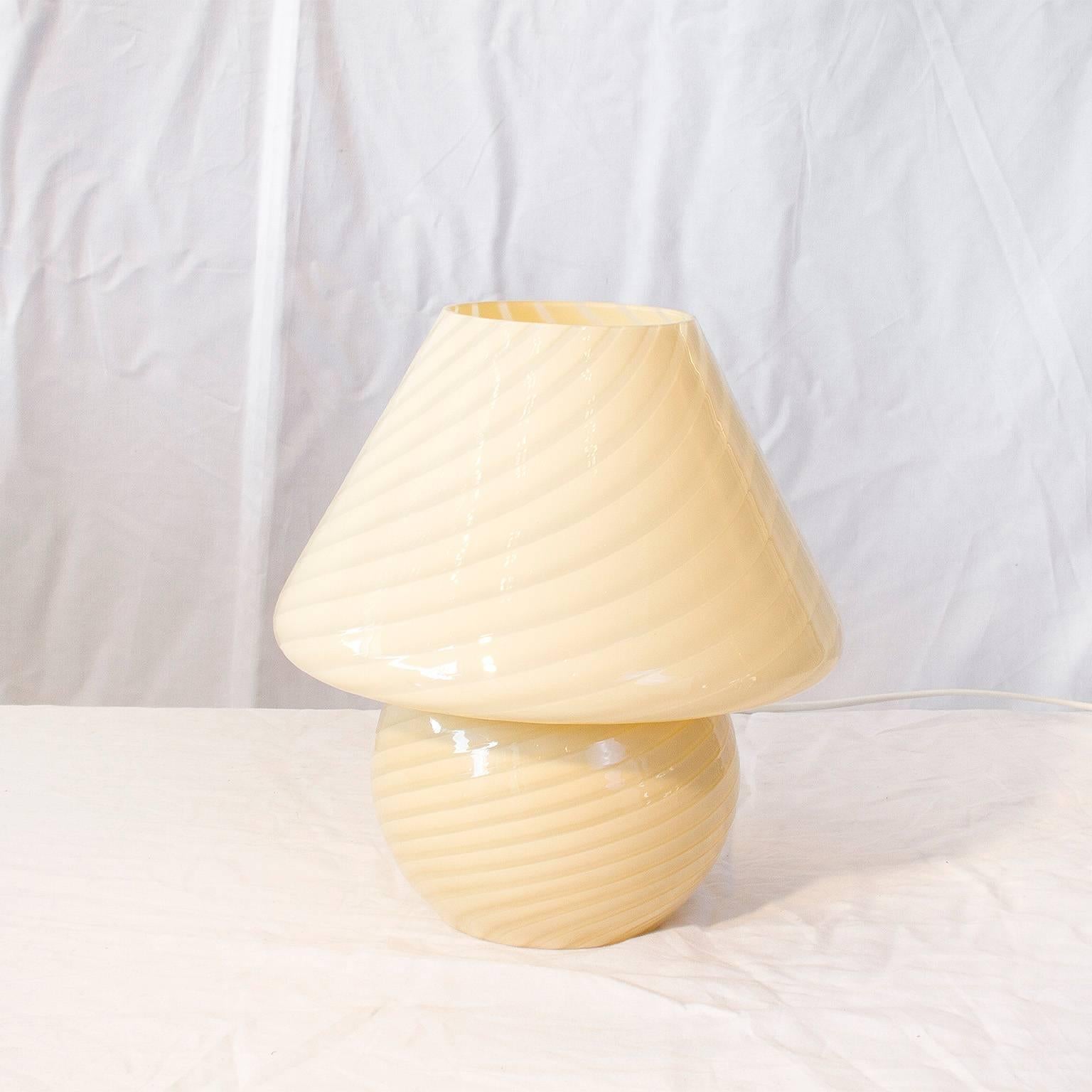 Cream swirled Murano glass lamp in mushroom form by Vetri.