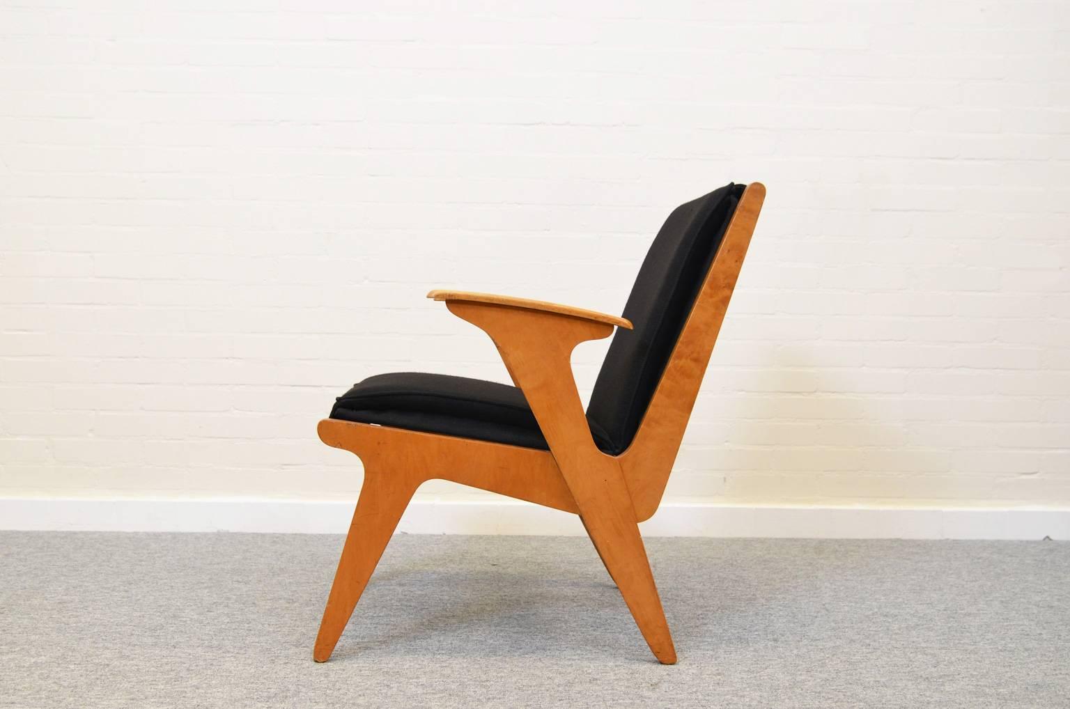 Plywood chair with armrests, not to be confused with model Dordrecht, the same chair but without armrests. Model 'Sliedrecht' was only in production in the years 1951 and 1952 by 't Spectrum and therefore a rarity. The chair has a new black