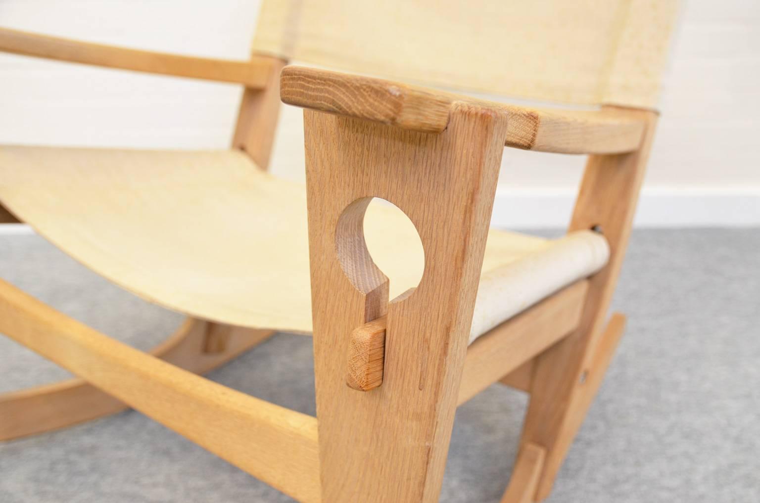 Scandinavian Modern Keyhole Rocking Chair in Solid Oak by Hans Wegner for Getama, Denmark 