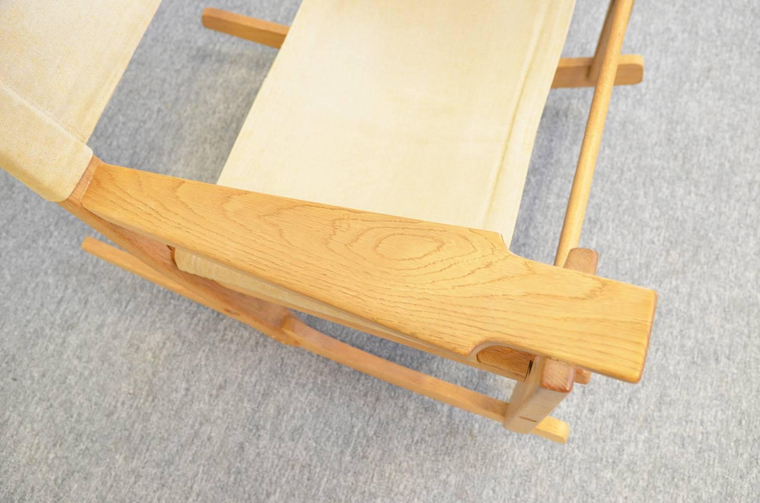 Mid-20th Century Keyhole Rocking Chair in Solid Oak by Hans Wegner for Getama, Denmark 