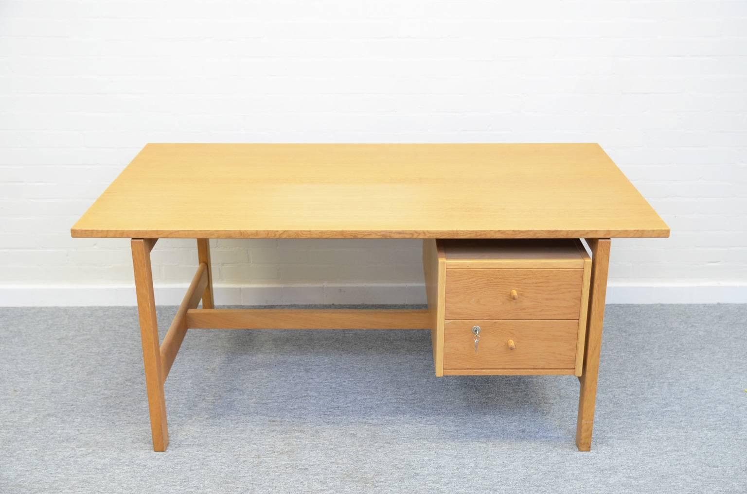 hans wegner desk