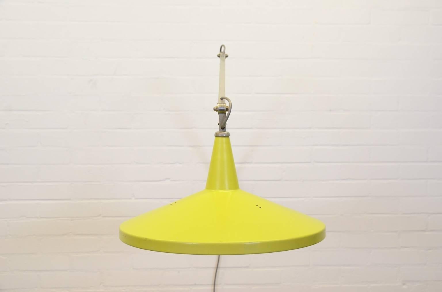Mid-Century Modern Wim Rietveld Panama Wall lamp in Lime for Gispen, Netherlands