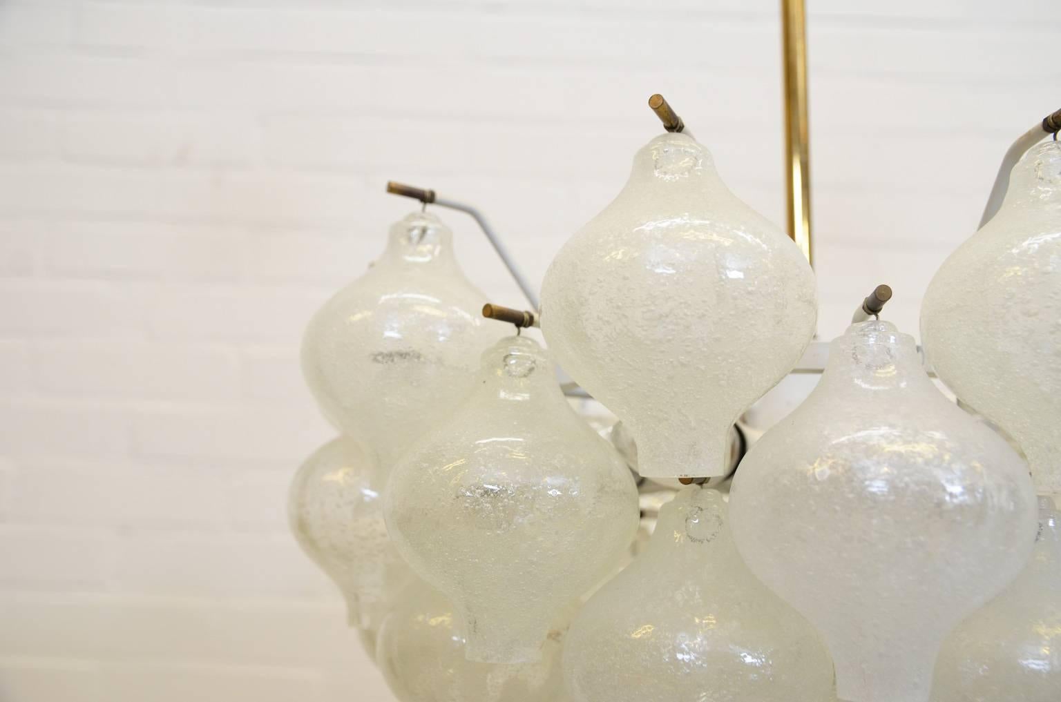 Mid-20th Century Kalmar Tulipan Chandelier with 41 Glass Spheres for Kalmar Lightning, Austria For Sale
