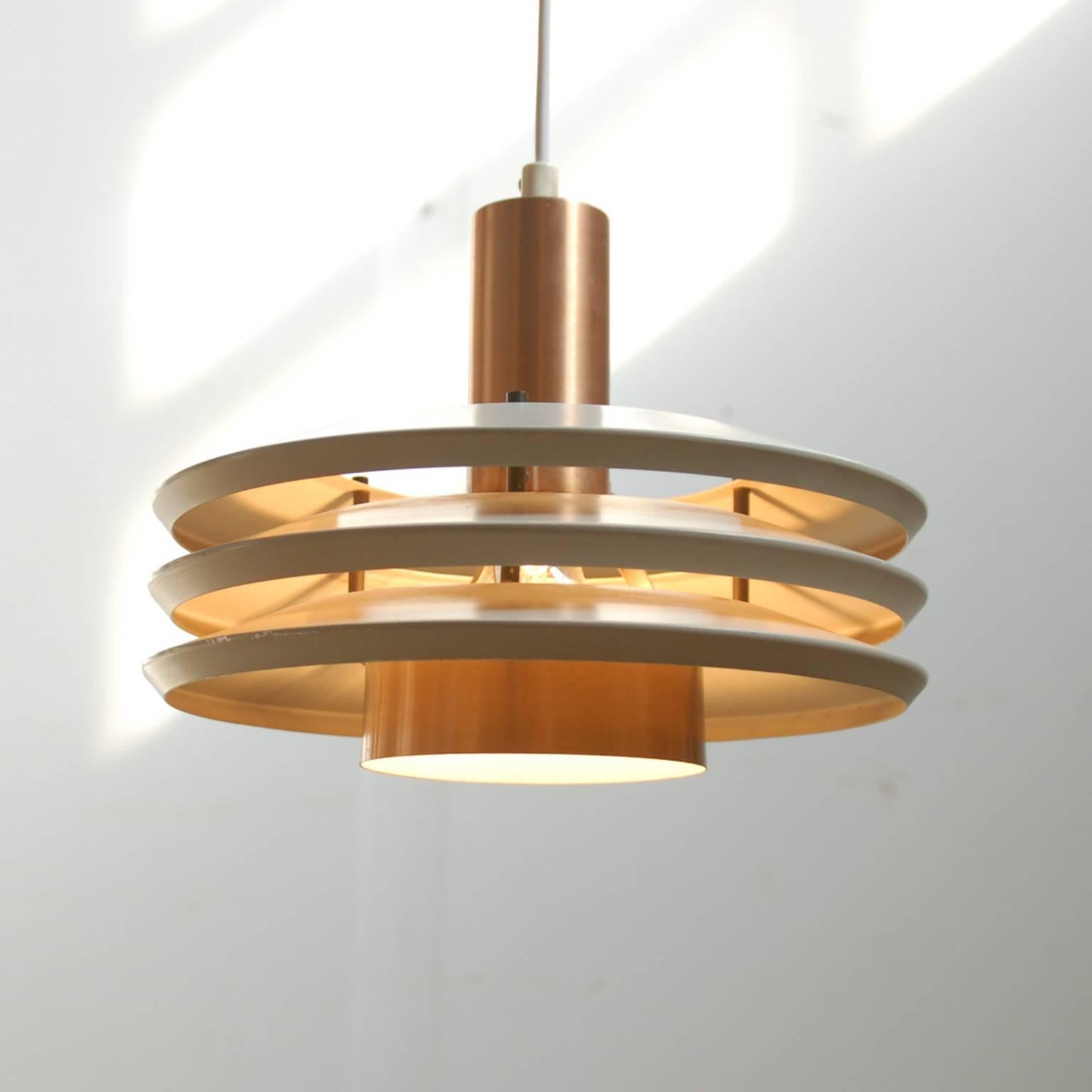 Danish Modern Copper and White 1960s Pendant Light In Good Condition In Antwerp, BE