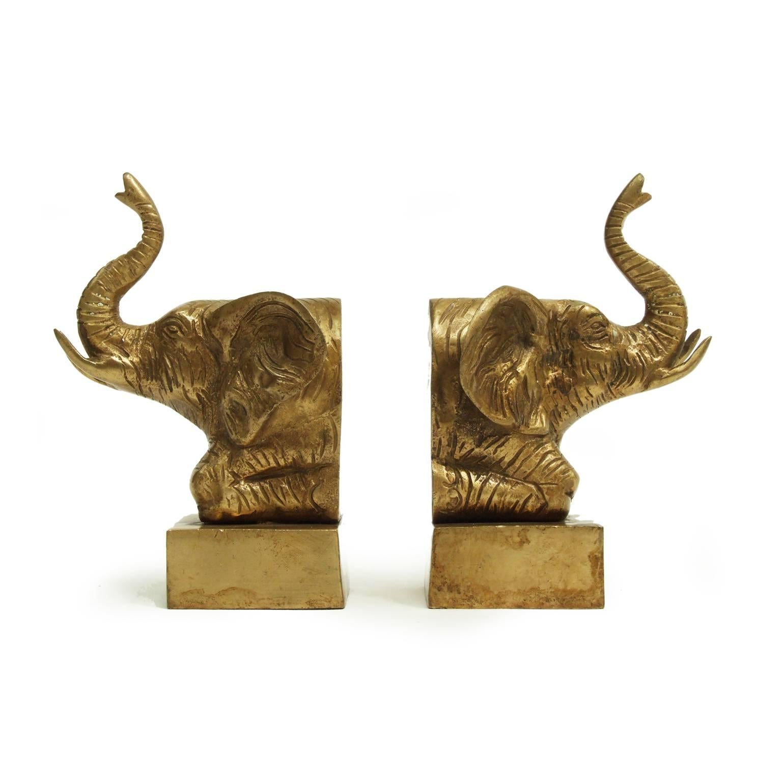Pair of 1950s elephant bookends designed and manufactured in France. Cast brass elephant figures with brass plinths.

Measure: H 18cm x L 12cm x D 7cm.