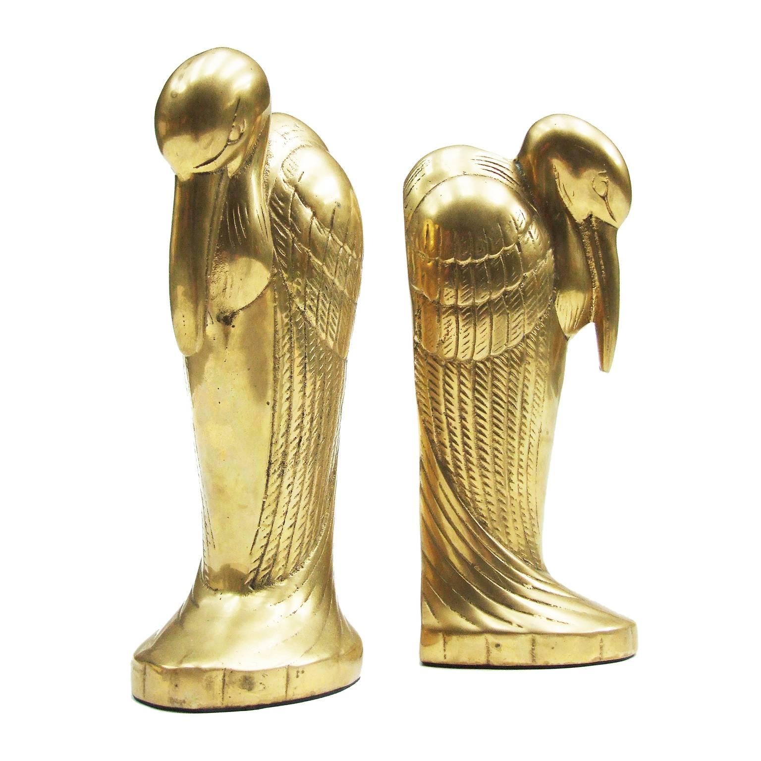 Pair of large 1930s Art Deco bookends designed and manufactured in France.

Solid brass pelican design.

Measures: H 26 cm x L 10 cm x W 7 cm.