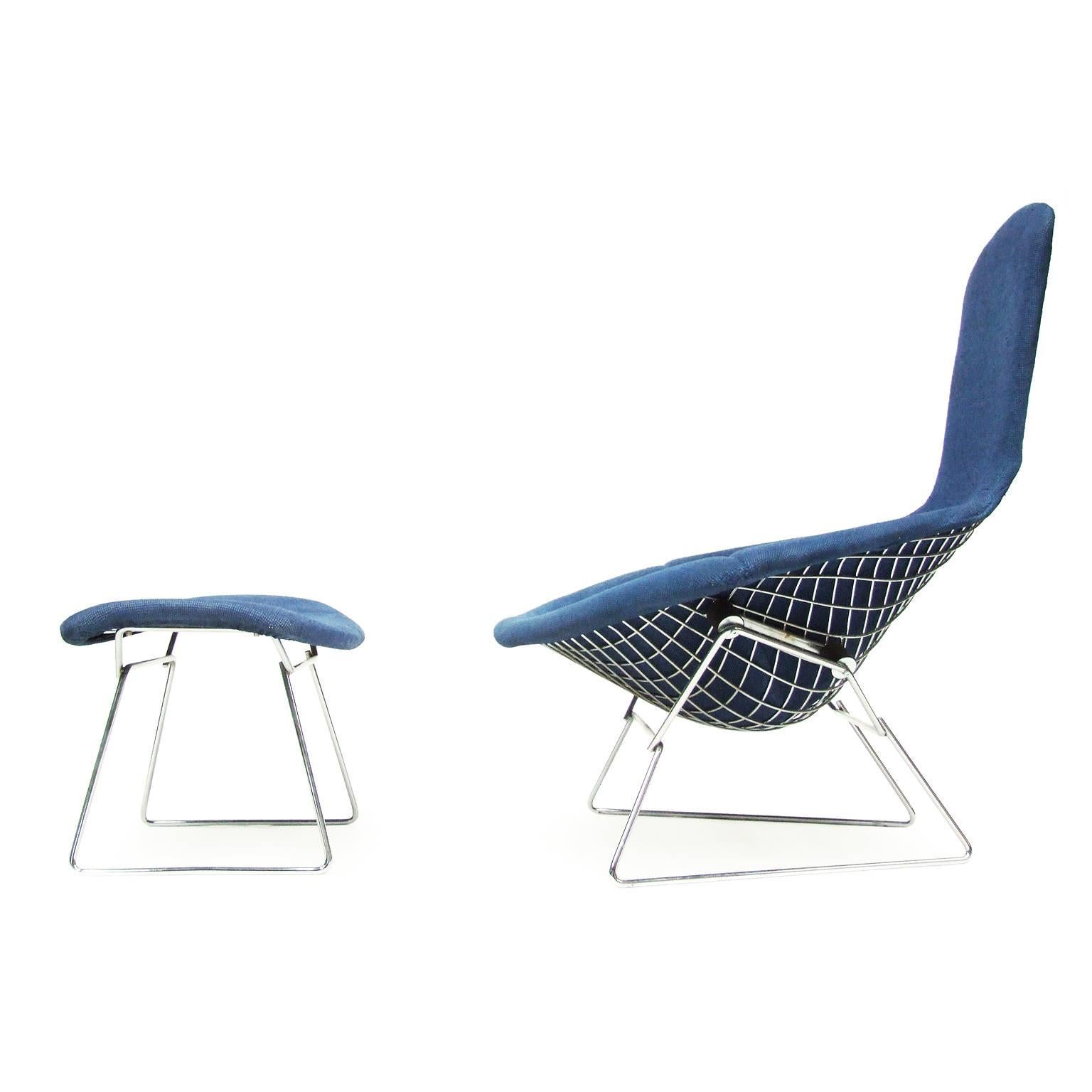 Chair and footstool designed by Harry Bertoia for Knoll, USA.

Polished chrome steel rod construction upholstered in original blue fabric.

1970s edition.

Measures: H 103cm x L 100cm x W 80cm.