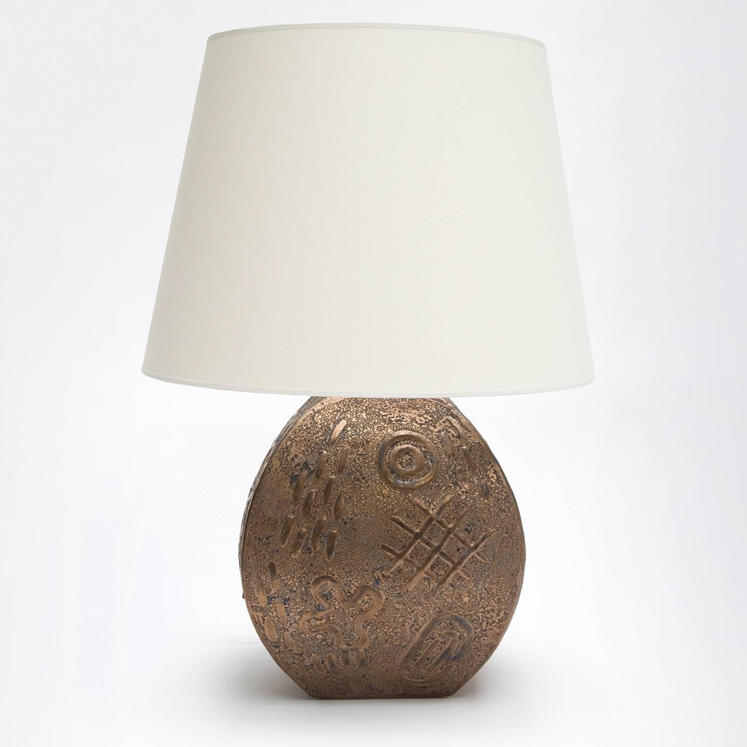 Hieroglyphic bronzed glazed ceramic table lamp.
Unique.
Ceramic.
Industrial hand built.
Made in New York City.
Available at trans-LUXE.
Measurements: OAH 2'-0" F.
Table Lamp Base: 11" H x 9" W .
Depth 18" W.
Lampshade: