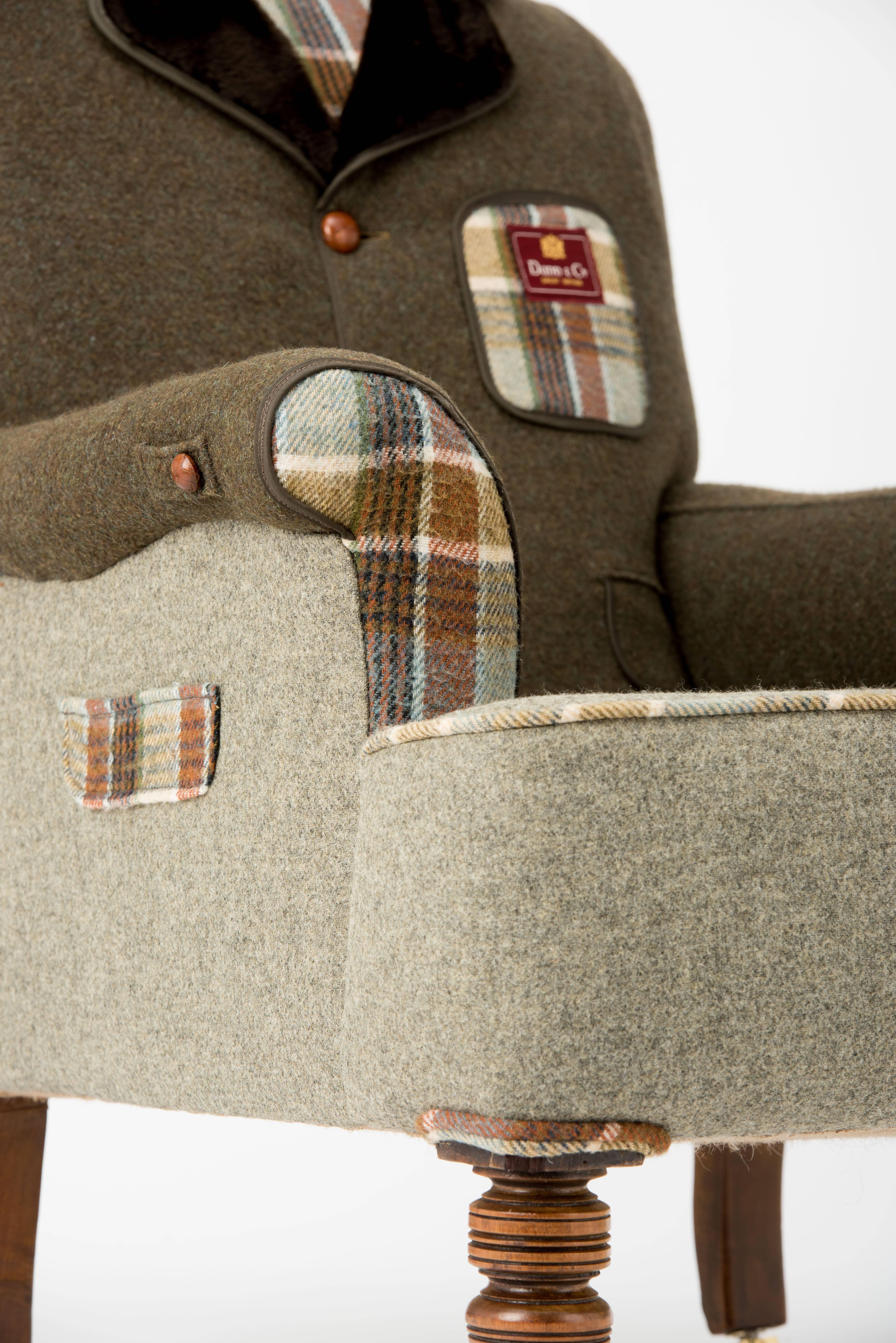The Country Tweed Armchair. In Good Condition For Sale In London, GB