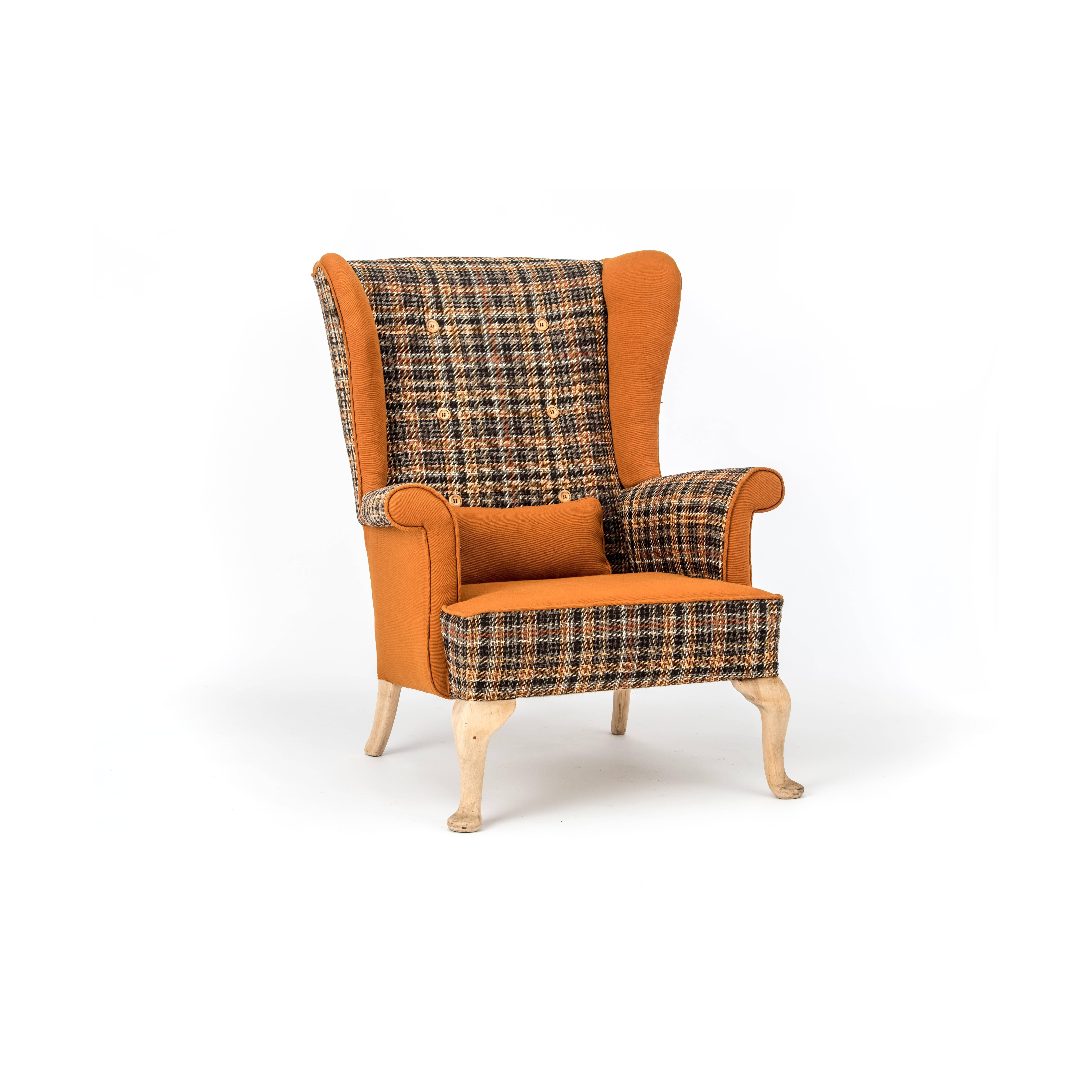 Original 1970's Parker Knoll unique retro fireside wing chair reupholstered in a funky 'Autumn Nut' tweed with contrasting toffee panels with six burnt wooden deep buttoned back detail and resting on original sanded legs. Complete with contrasting