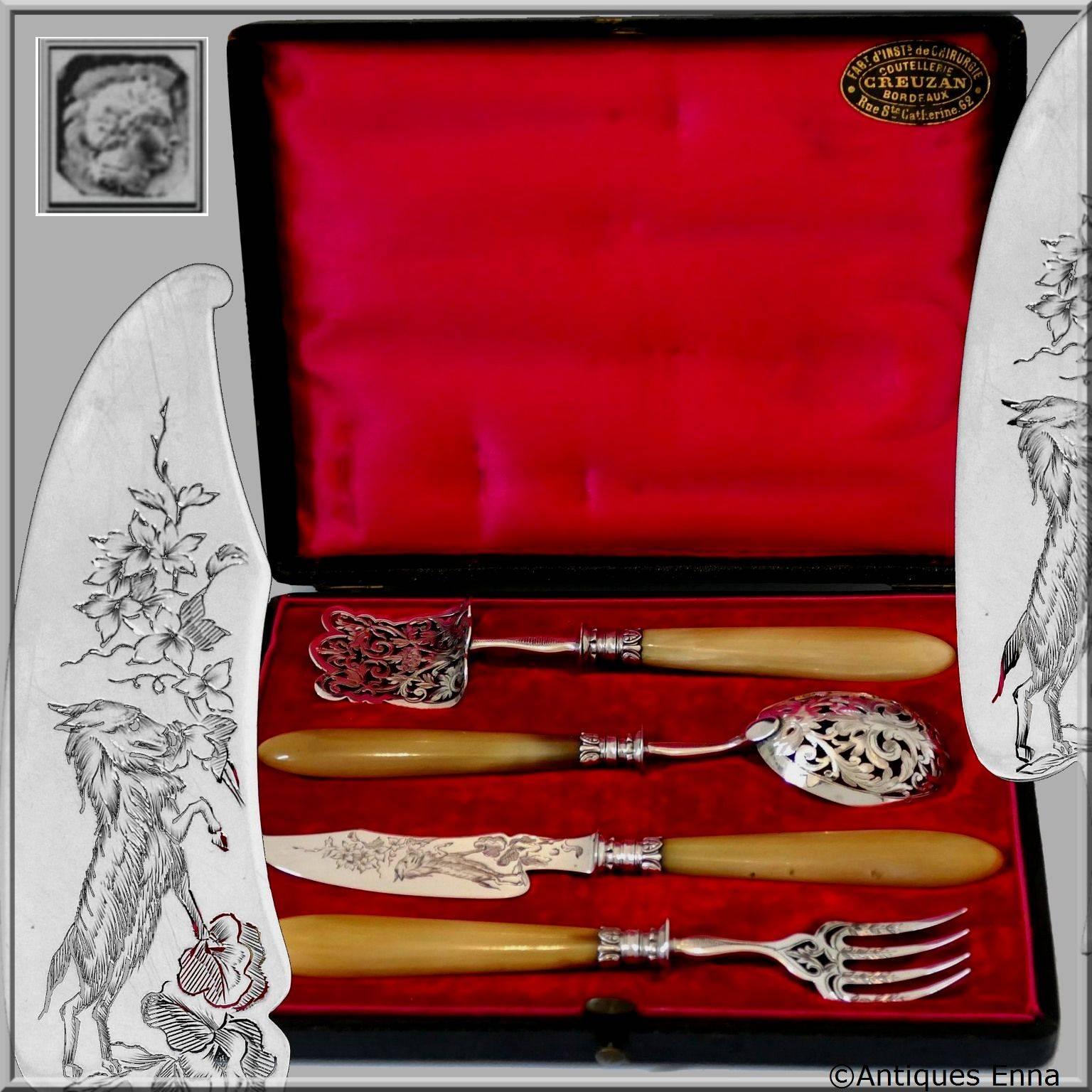 1900s rare French sterling silver and horn dessert Hors D'oeuvre set 4 pc with box.

The sterling silver upper parts are engraved with foliage and chamoix for the knife. Empire, Napoléon 1st style with ferrules decorated with palmettes. The set