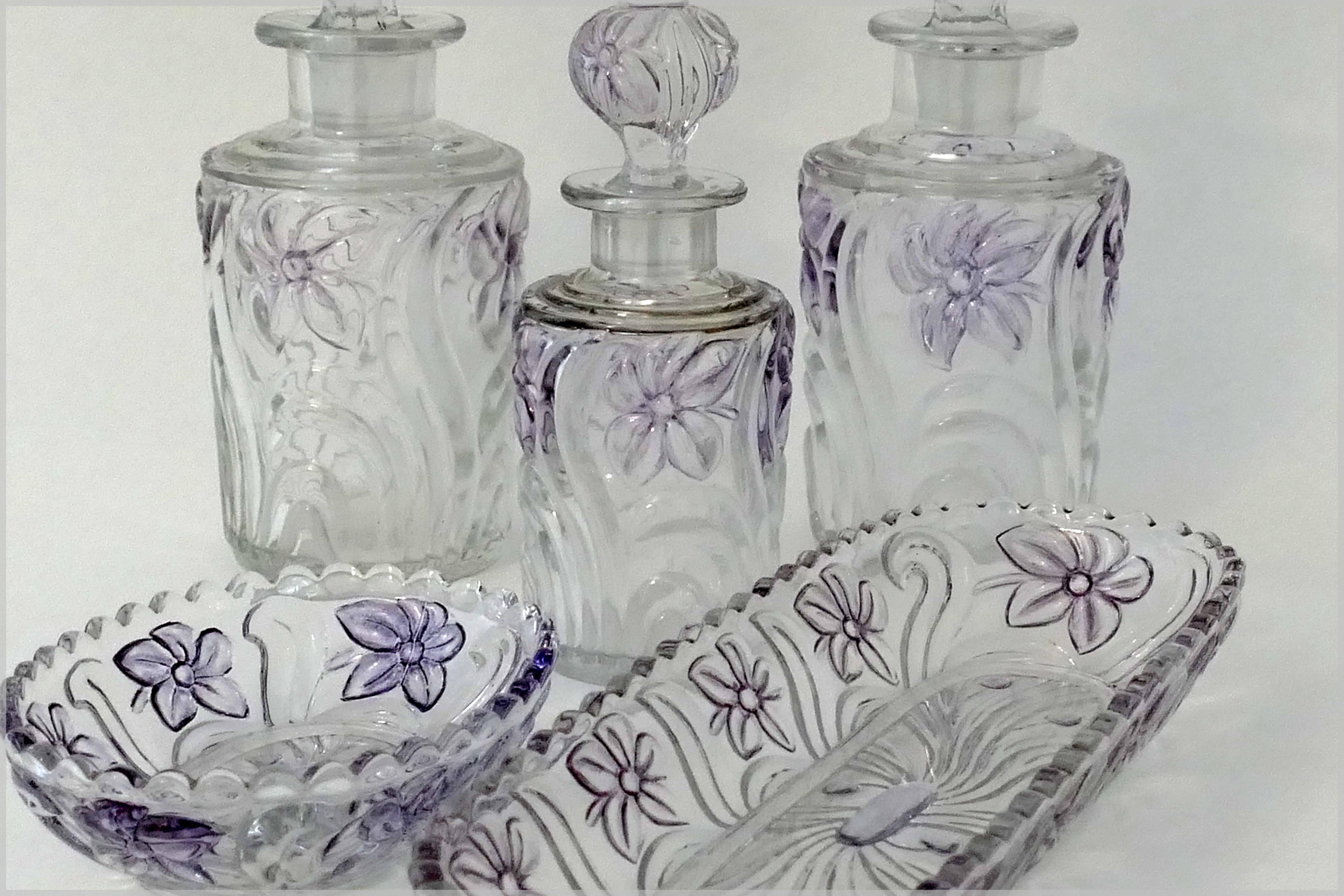 Rare Saint Louis Amethyst Crystal Dresser / Vanity Perfume Set of Five Pieces In Good Condition In TRIAIZE, PAYS DE LOIRE