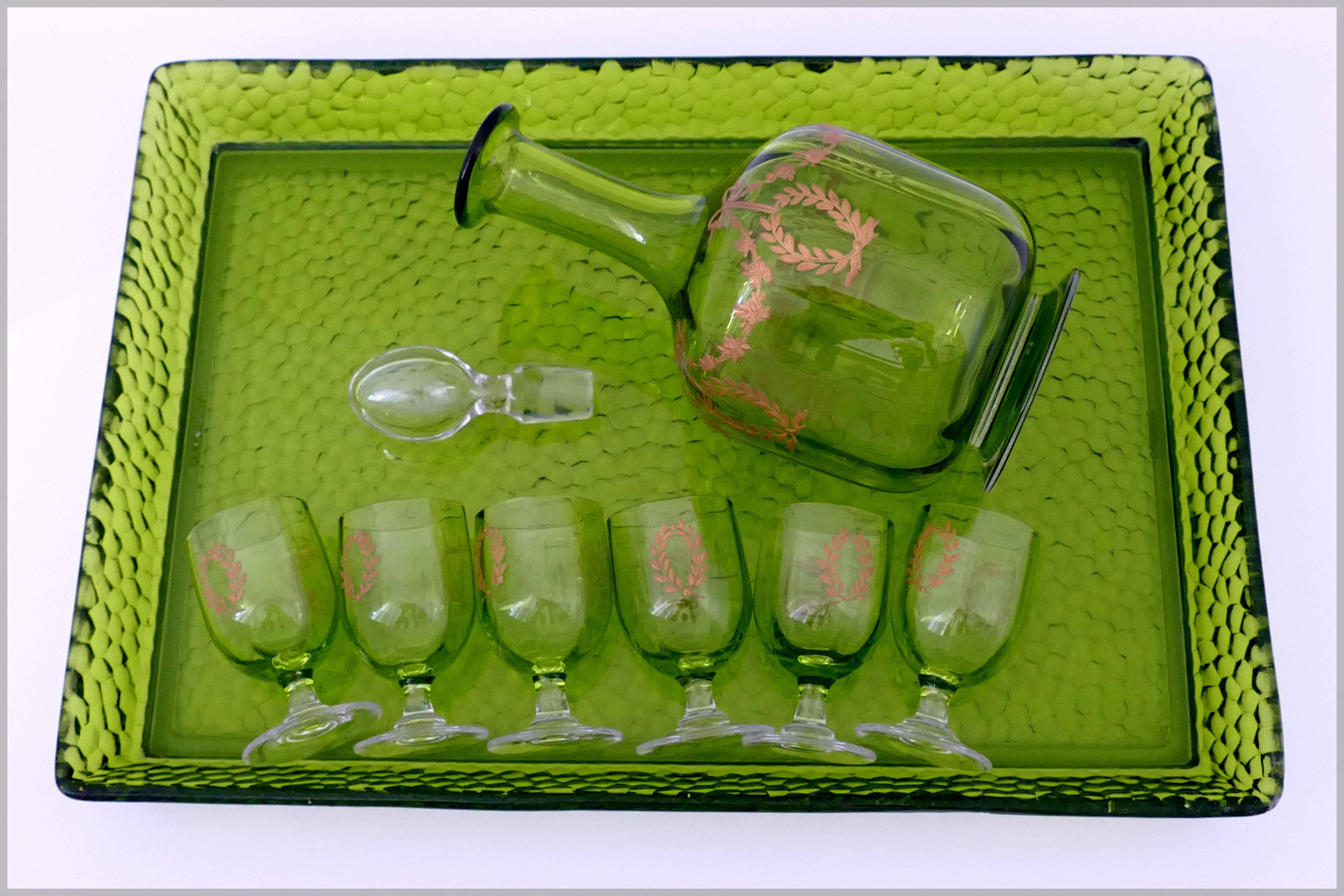 1900 Rare Baccarat Gold Green Chartreuse Crystal Liquor or Aperitif Service In Good Condition In TRIAIZE, PAYS DE LOIRE