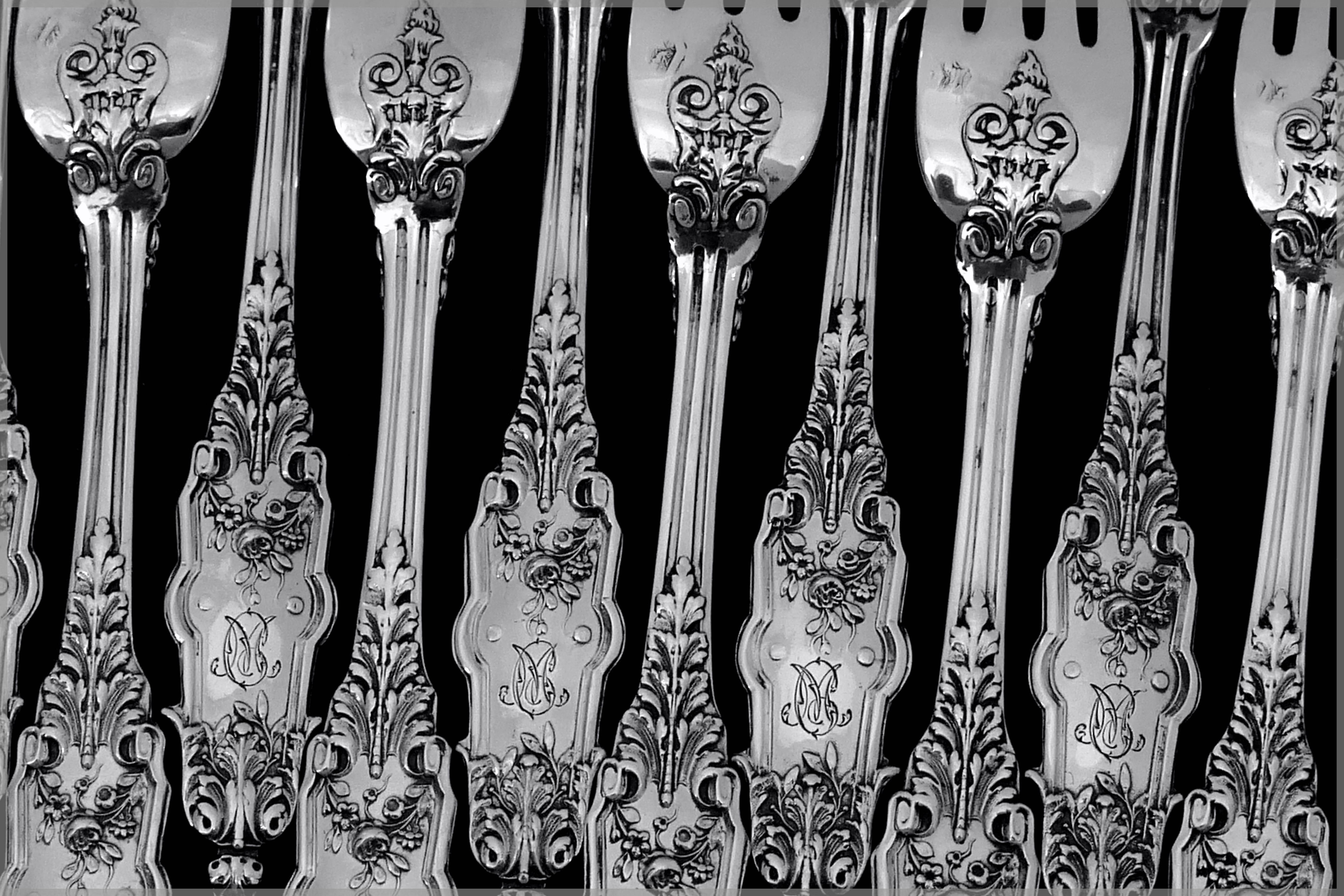 Puiforcat Rare French Sterling Silver Flatware Set of 12 Pieces Acanthus For Sale 3