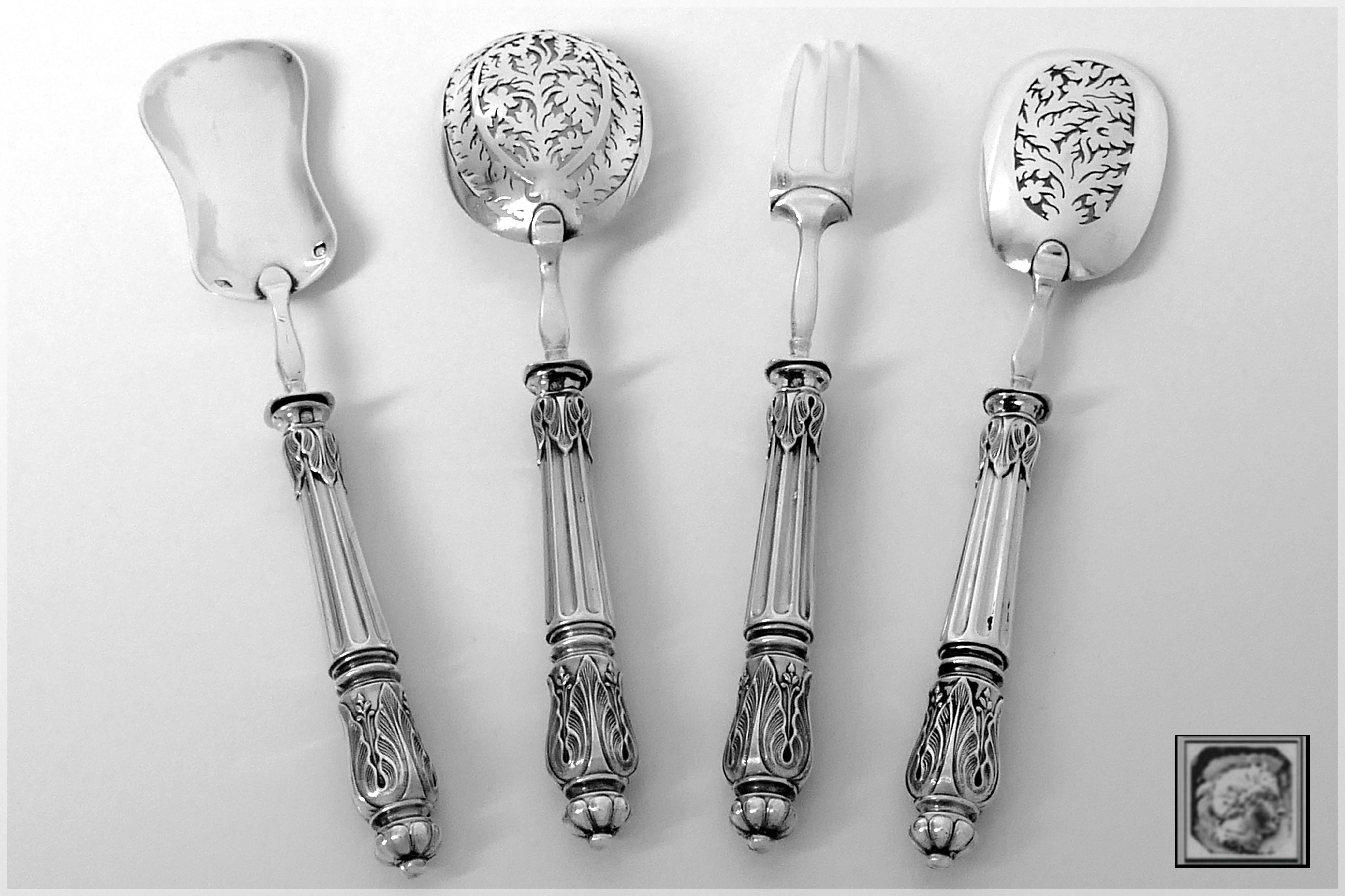 Puiforcat French All Sterling Silver Dessert Hors d'Oeuvre Set Napoleon III In Good Condition For Sale In TRIAIZE, PAYS DE LOIRE