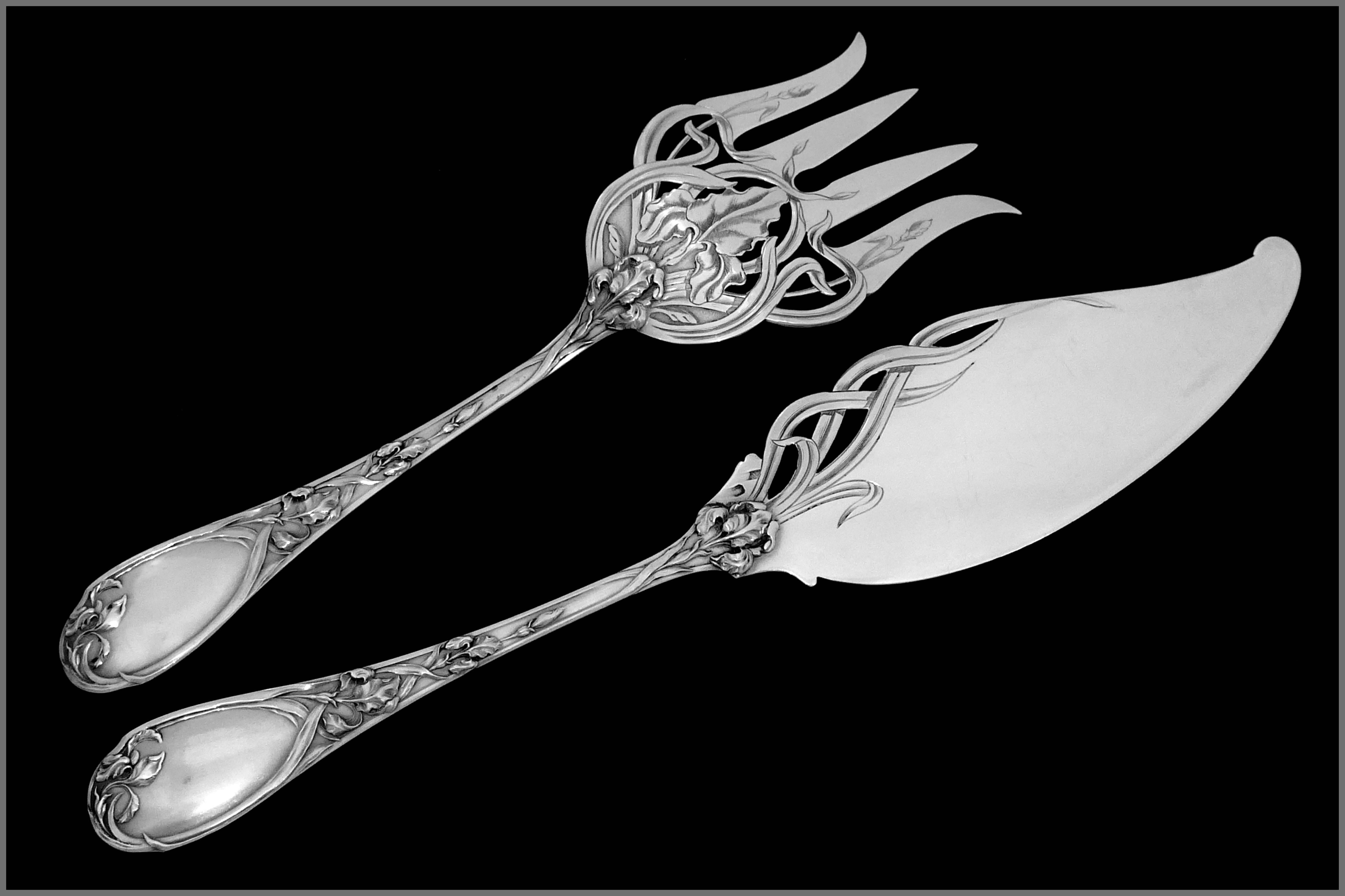 Puiforcat Rare French All Sterling Silver Fish Servers Two-Piece Iris Pattern In Excellent Condition In TRIAIZE, PAYS DE LOIRE