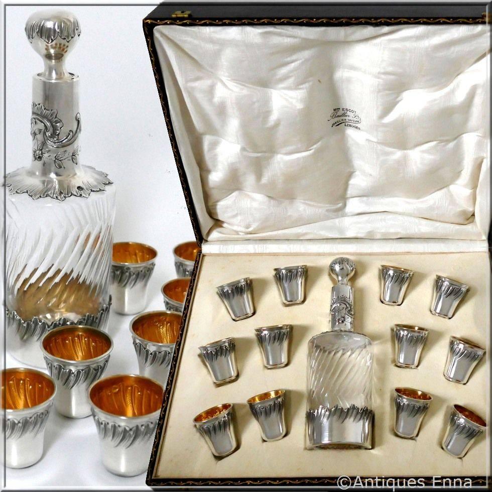 Rare French sterling silver 18-karat gold liquor cups and decanter, original box.

Head of Minerve first titre on the liquor cups and on the decanter for 950/1000 French sterling silver Vermeil guarantee. The quality of the gold used to recover