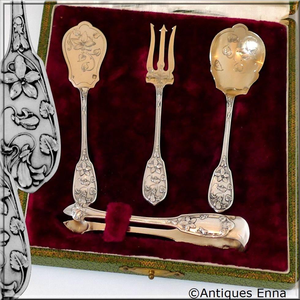 Fabulous French sterling silver 18-karat gold dessert set four pieces, box, Asian bleeding-heart flowers

Head of Minerve first titre for 950/1000 French sterling silver guarantee. The quality of the gold used to recover sterling silver is a minimum