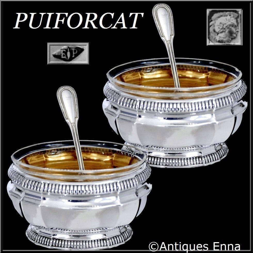 Puiforcat gorgeous French sterling silver gold 18-karat salt cellars pair with spoons.

Head of Minerve 1st titre for 950/1000 French sterling silver vermeil guarantee. The quality of the gold used to recover sterling silver is a minimum of 750