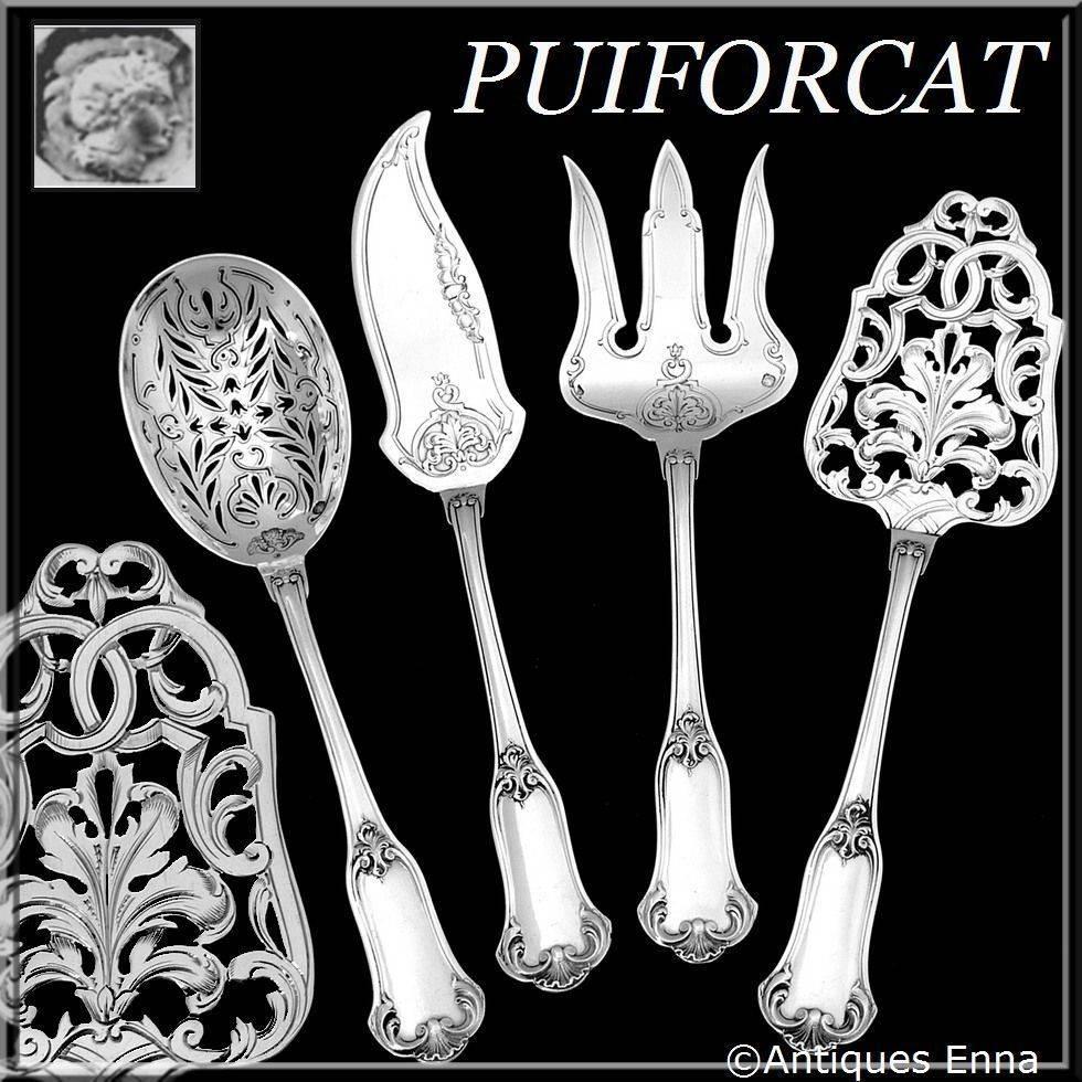 Puiforcat French all sterling silver dessert Hors d'Oeuvre set box Rococo

Head of Minerve first titre for 950/1000 French sterling silver guarantee.

Handles have Rococo style pattern. The set includes a knife, a pierced server, a fork and pierced
