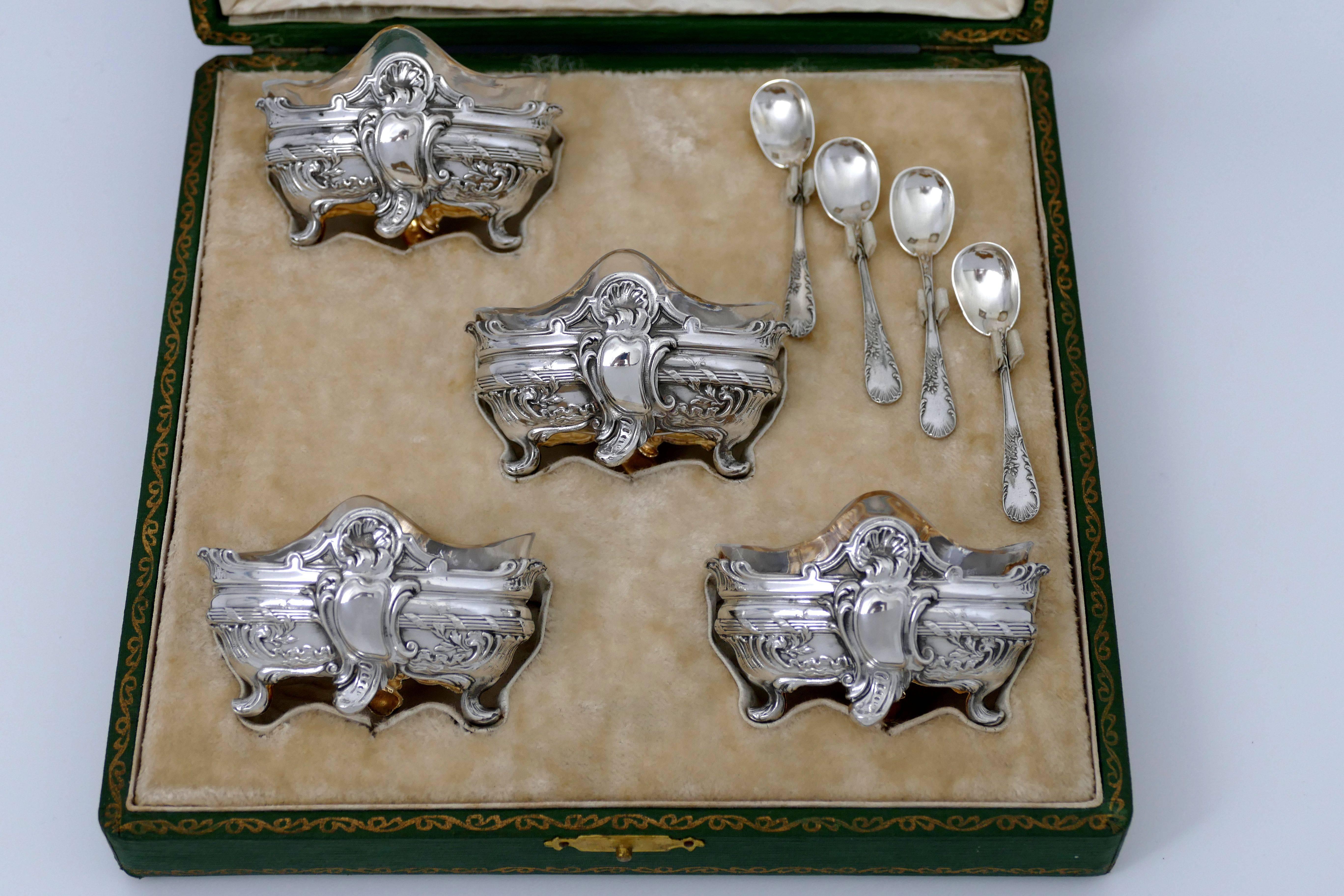 Barrier French Sterling Silver 18-Karat Gold Four Salt Cellars, Spoons, Box In Good Condition For Sale In TRIAIZE, PAYS DE LOIRE
