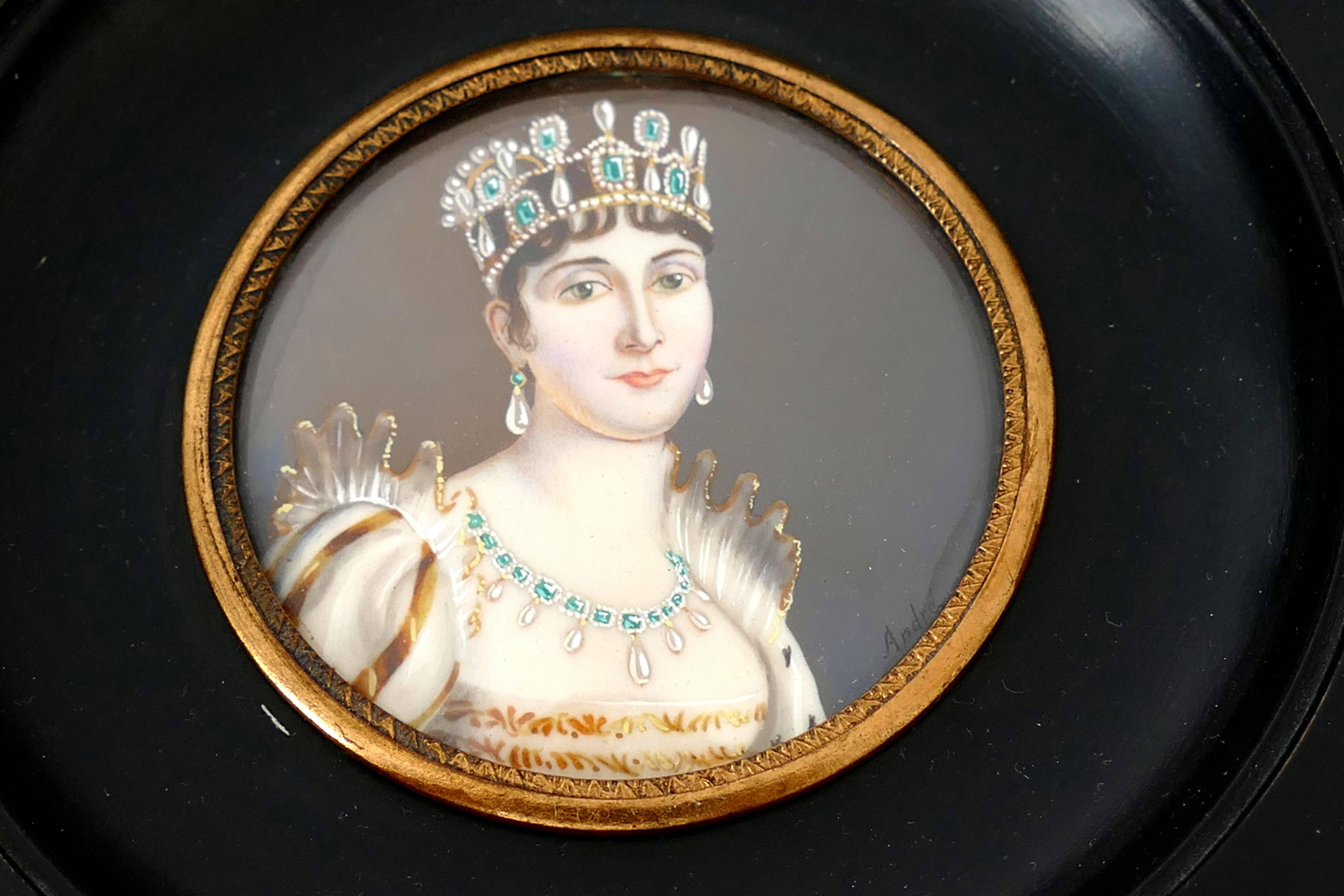 Antique French Miniature Paintings Signed, Portraits Napoleon and Josephine In Excellent Condition In TRIAIZE, PAYS DE LOIRE