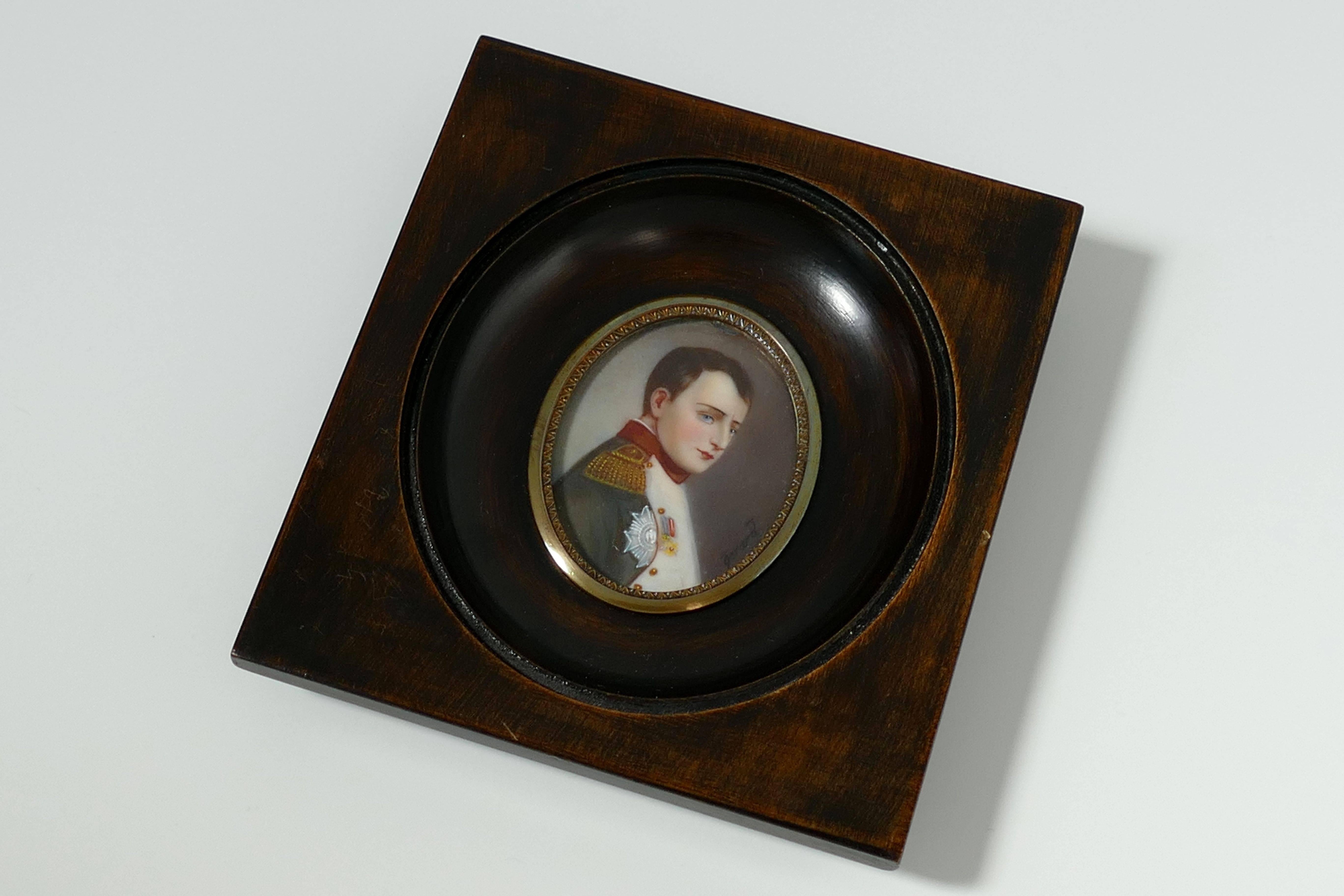 Antique French Miniature Painting Signed, Portrait Napoleon Bonaparte In Excellent Condition In TRIAIZE, PAYS DE LOIRE