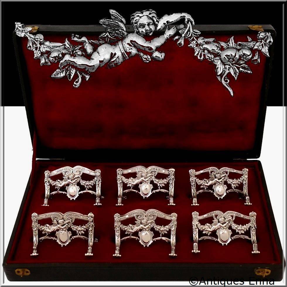 Rare French all sterling silver menu, place, name holders six pieces box, Cherub

An exceptional French set of six pieces name, menu or place holders. Richness of Louis XVI, neoclassical decoration with cherubs, guilloche, foliage, flowers pattern.
