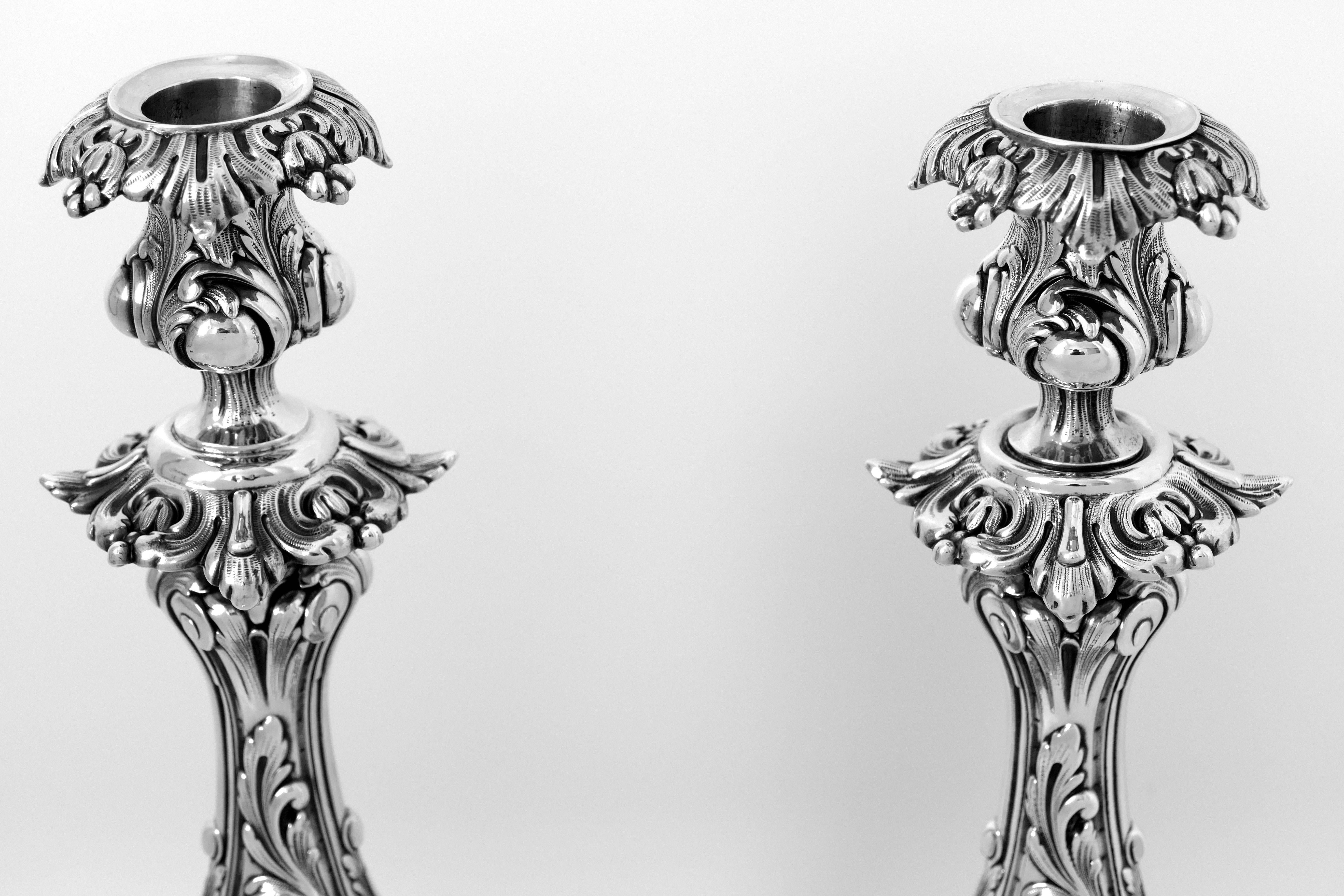 Antique French Sterling Silver Candlesticks Pair In Good Condition For Sale In TRIAIZE, PAYS DE LOIRE