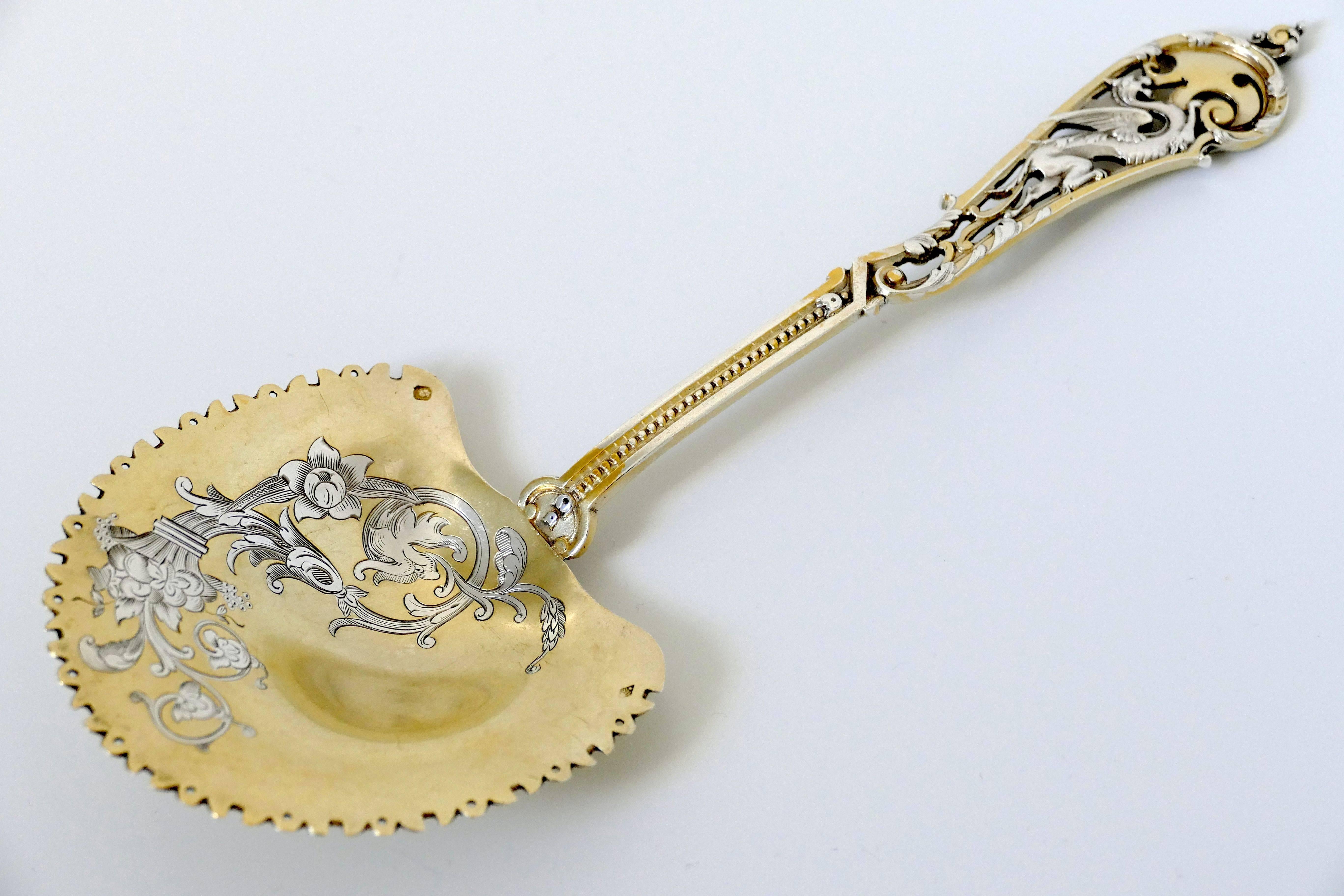 Soufflot Masterpiece Sterling Silver 18-Karat Gold Strawberry Spoon Dragon In Good Condition For Sale In TRIAIZE, PAYS DE LOIRE