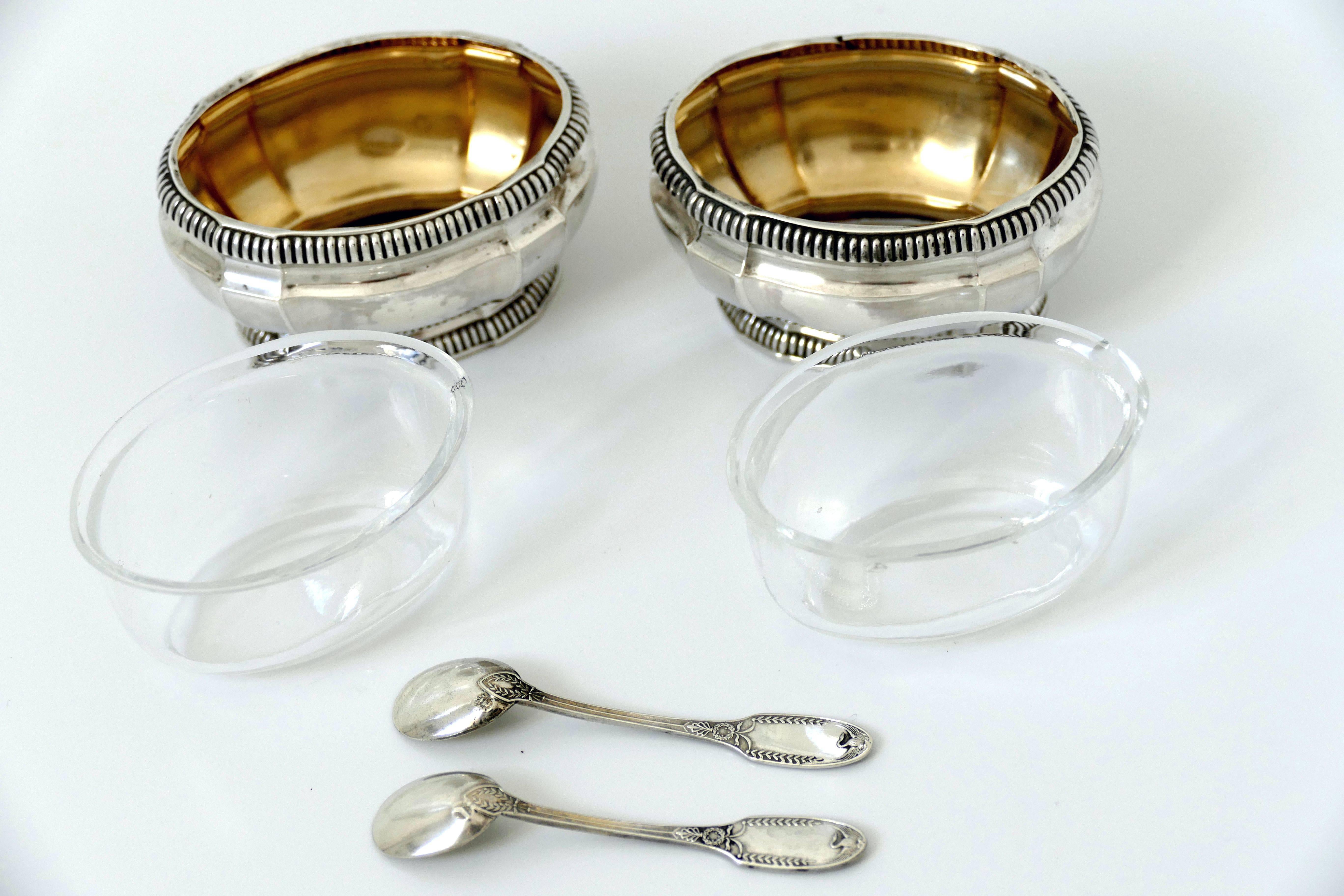 Puiforcat French Sterling Silver Gold 18-Karat Salt Cellars Pair, Spoons, Box In Excellent Condition In TRIAIZE, PAYS DE LOIRE